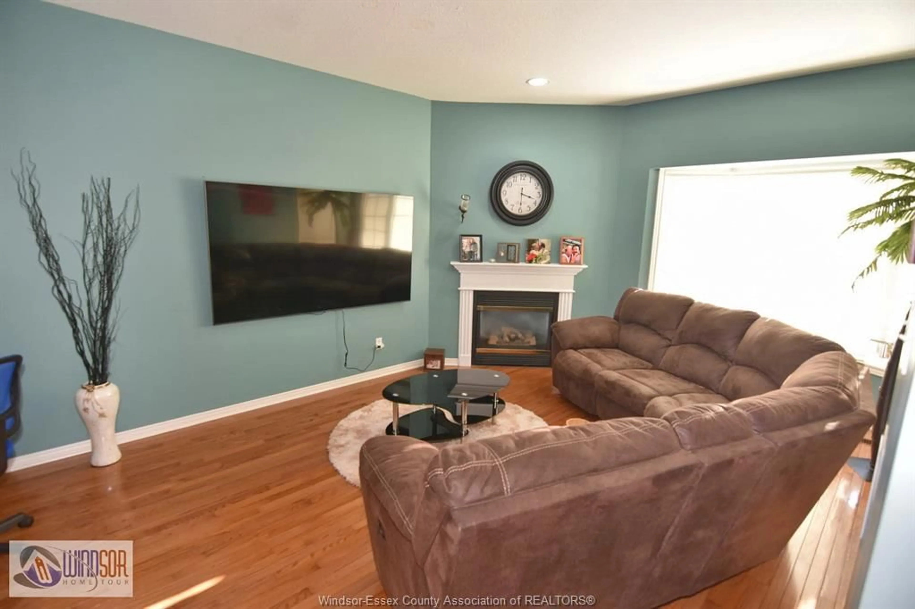 Living room with furniture, wood/laminate floor for 154 SEMENYN #27, Chatham Ontario N7L 3S1