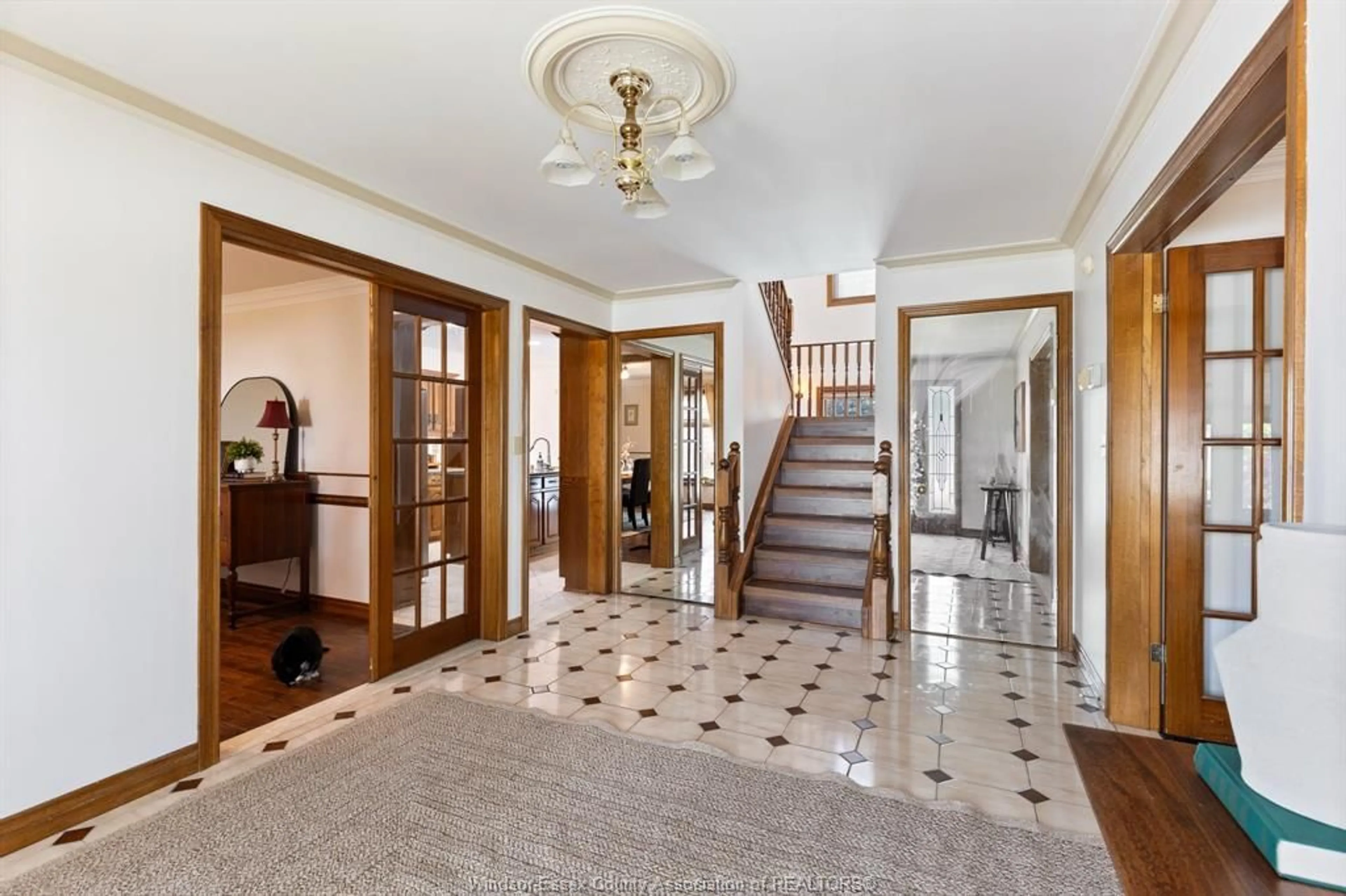 Indoor foyer for 113 Marentette, Lakeshore Ontario N0R 1A0