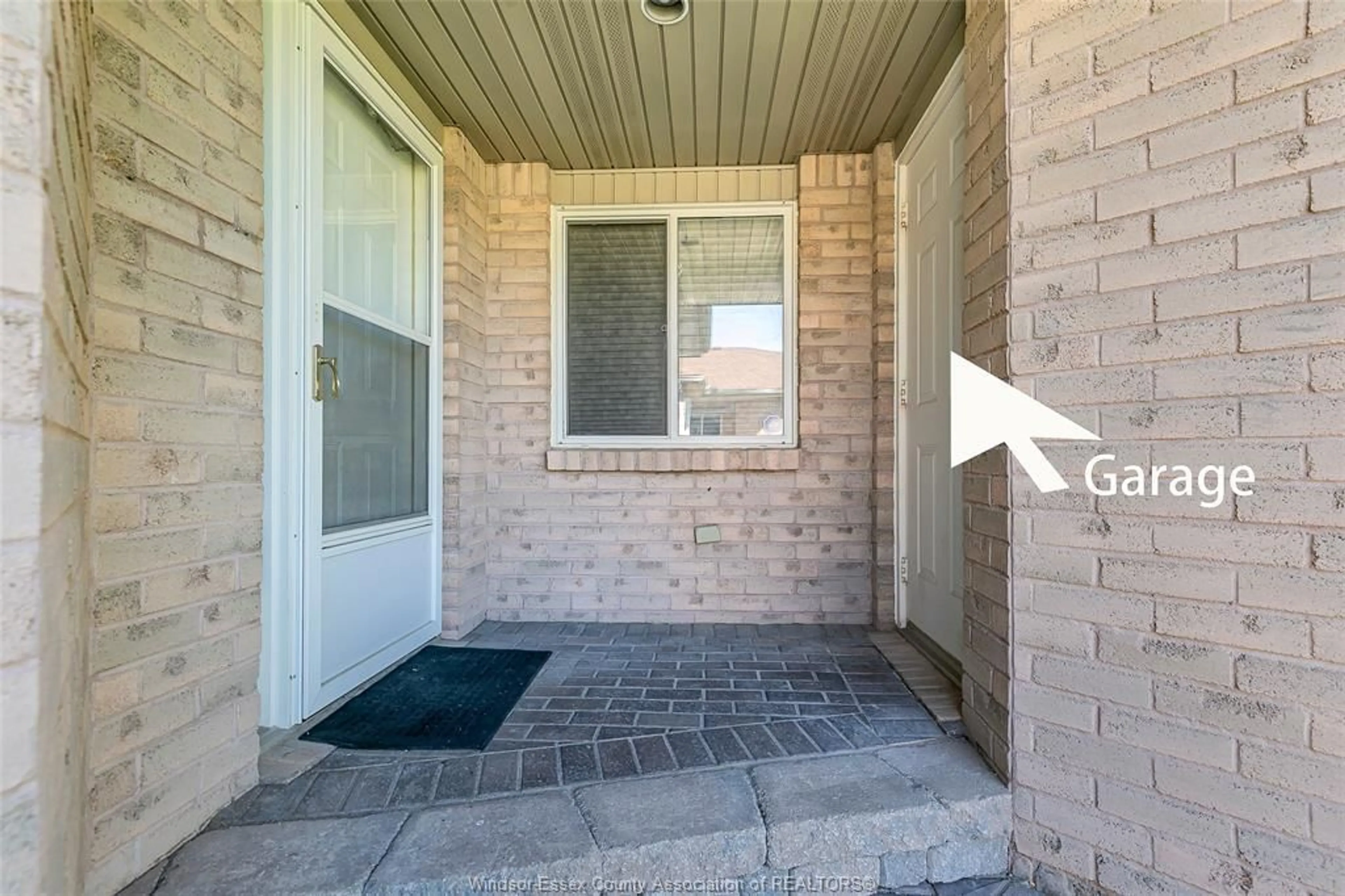 Indoor entryway for 570 RODFAM, Windsor Ontario N9G 2W1