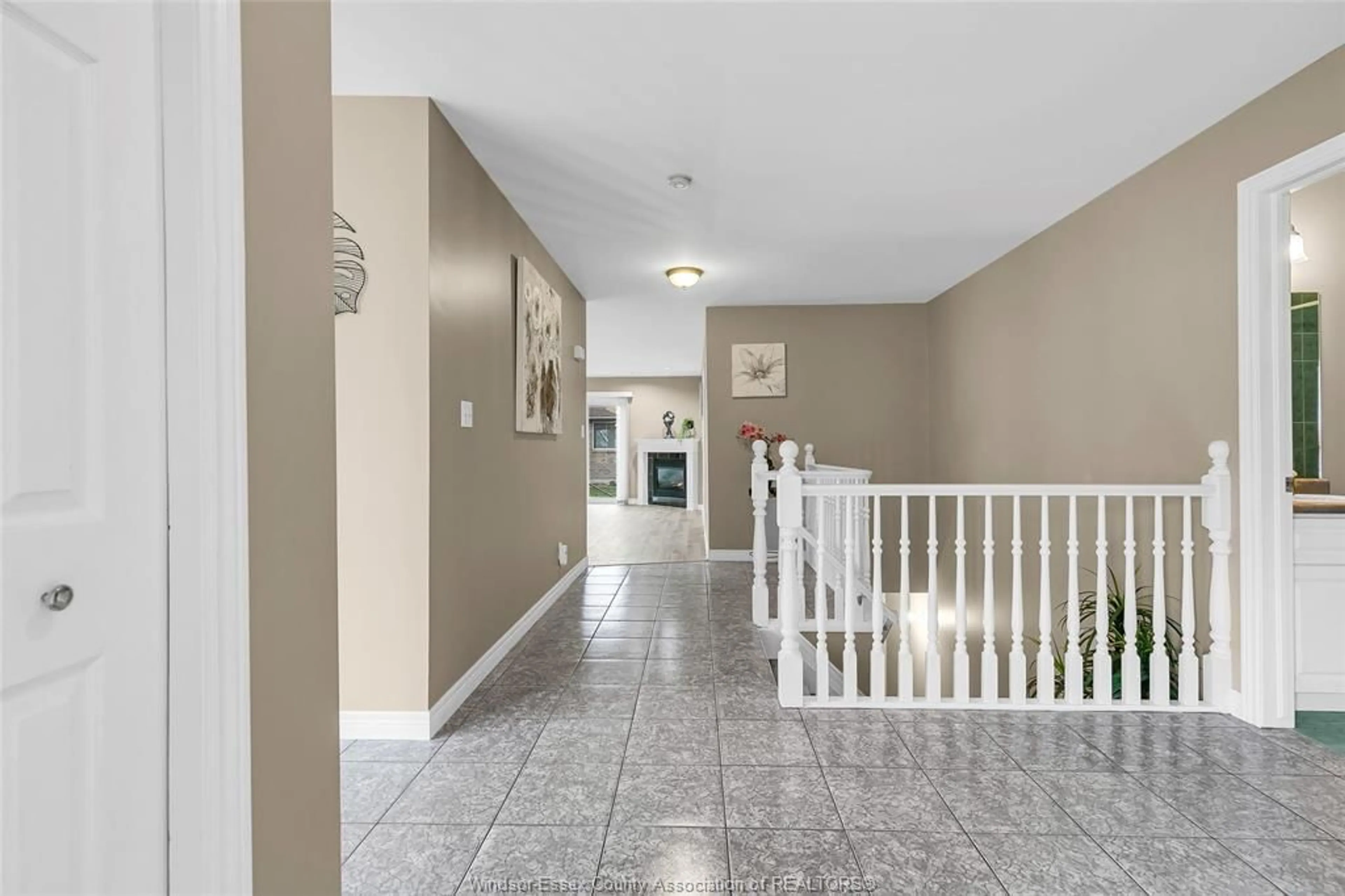 Indoor foyer for 570 RODFAM, Windsor Ontario N9G 2W1