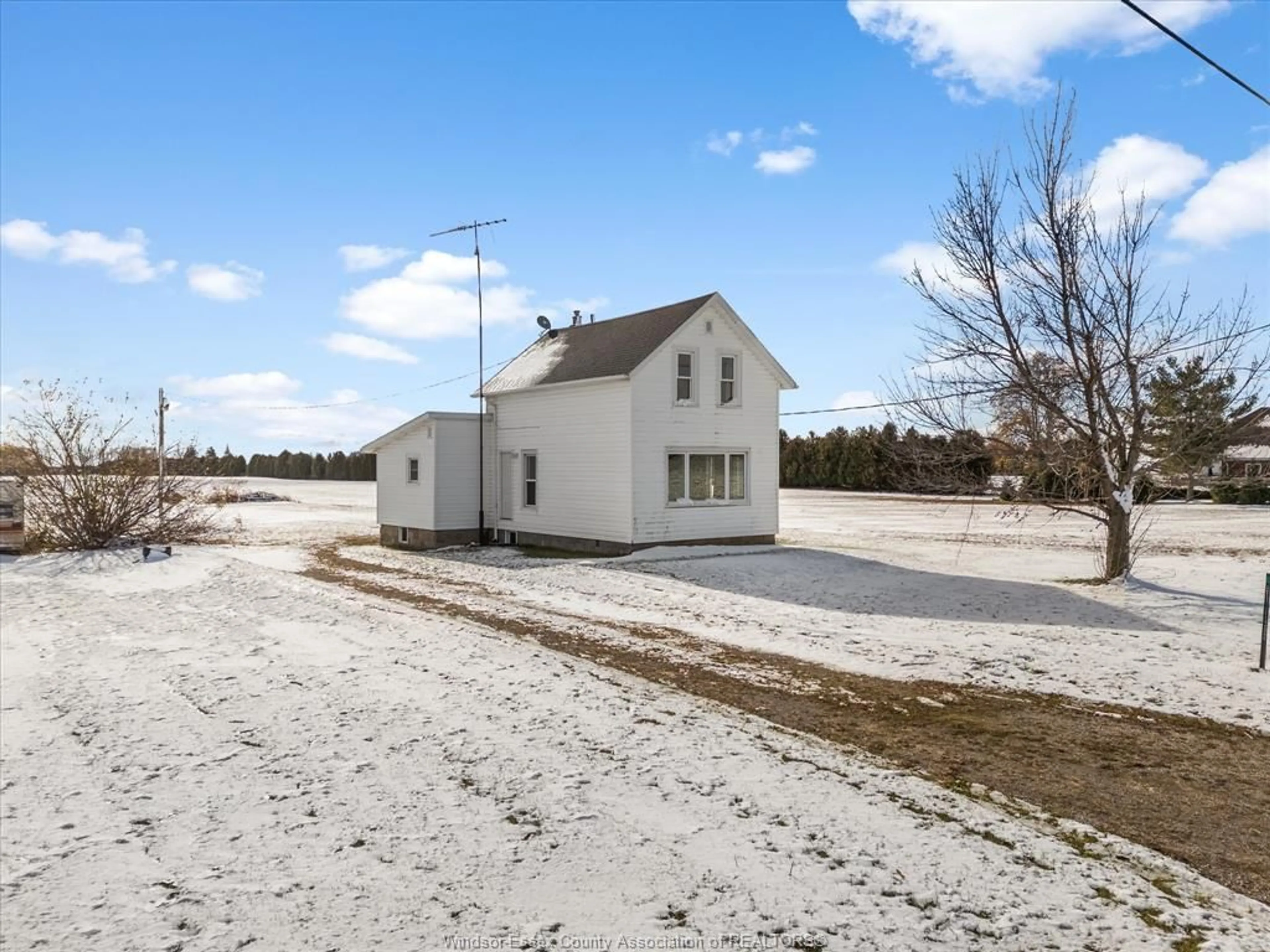 A pic from outside/outdoor area/front of a property/back of a property/a pic from drone, street for 1006 MERSEA RD 5, Leamington Ontario N0P 2J0