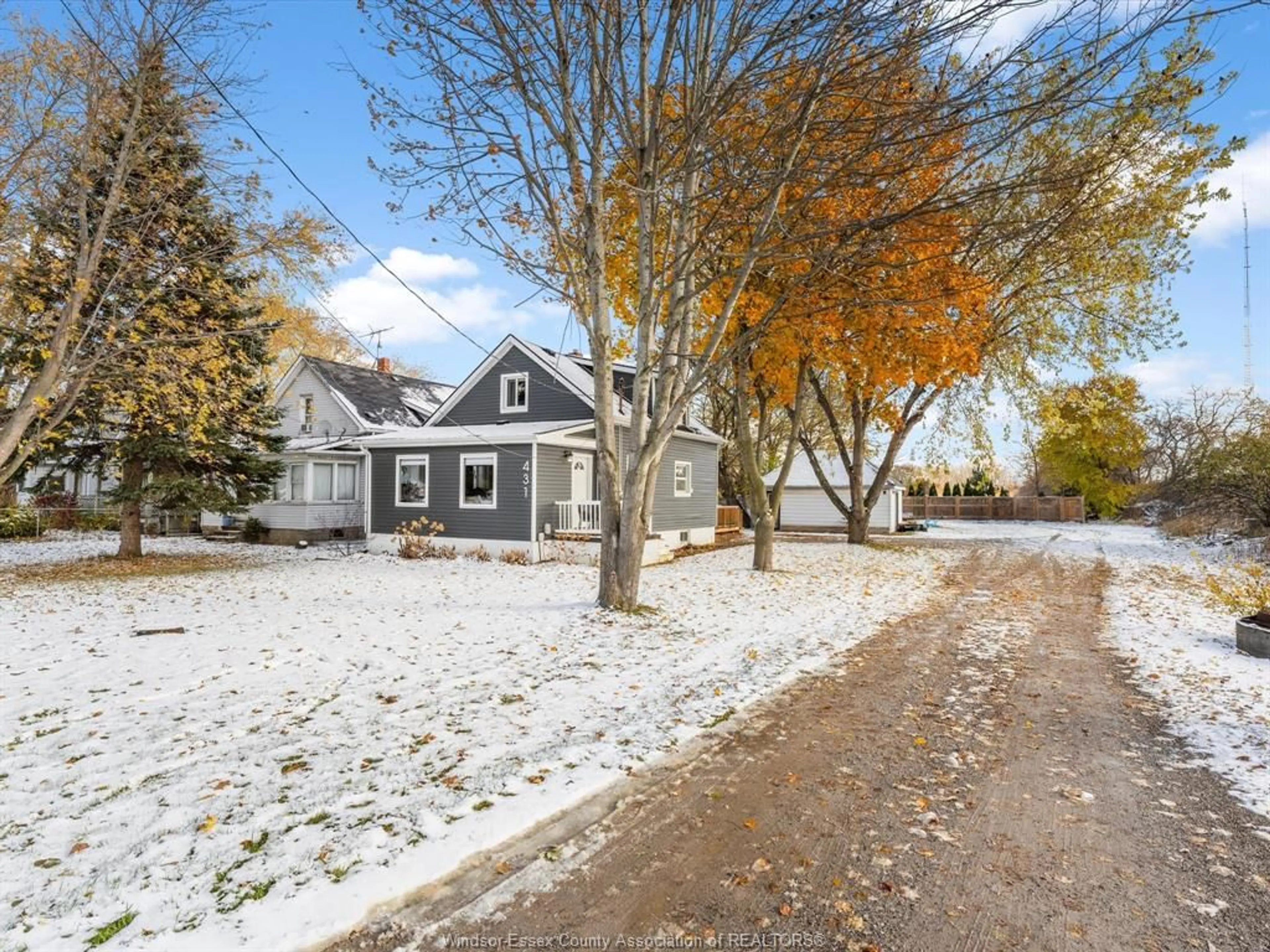 A pic from outside/outdoor area/front of a property/back of a property/a pic from drone, street for 431 SOUTH St, Belle River Ontario N0R 1A0