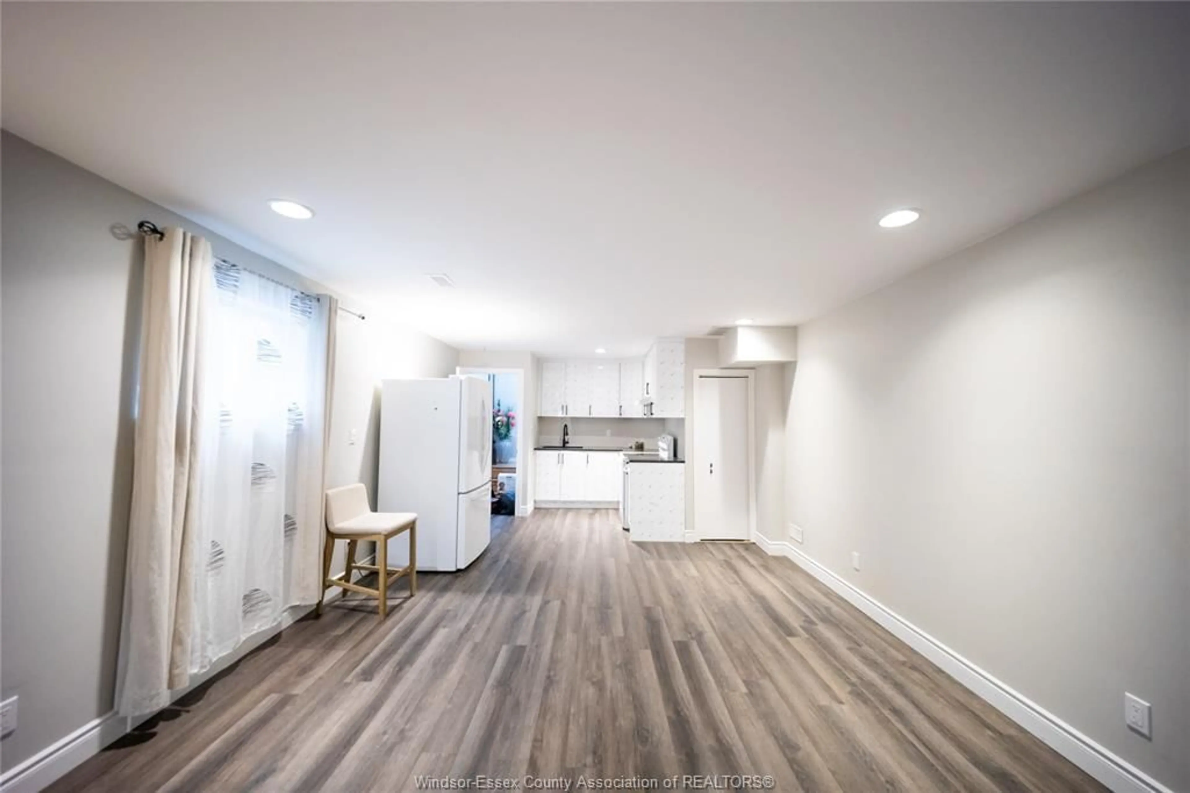 Unknown for 460 MERRILL Ave, LaSalle Ontario N9H 3N7