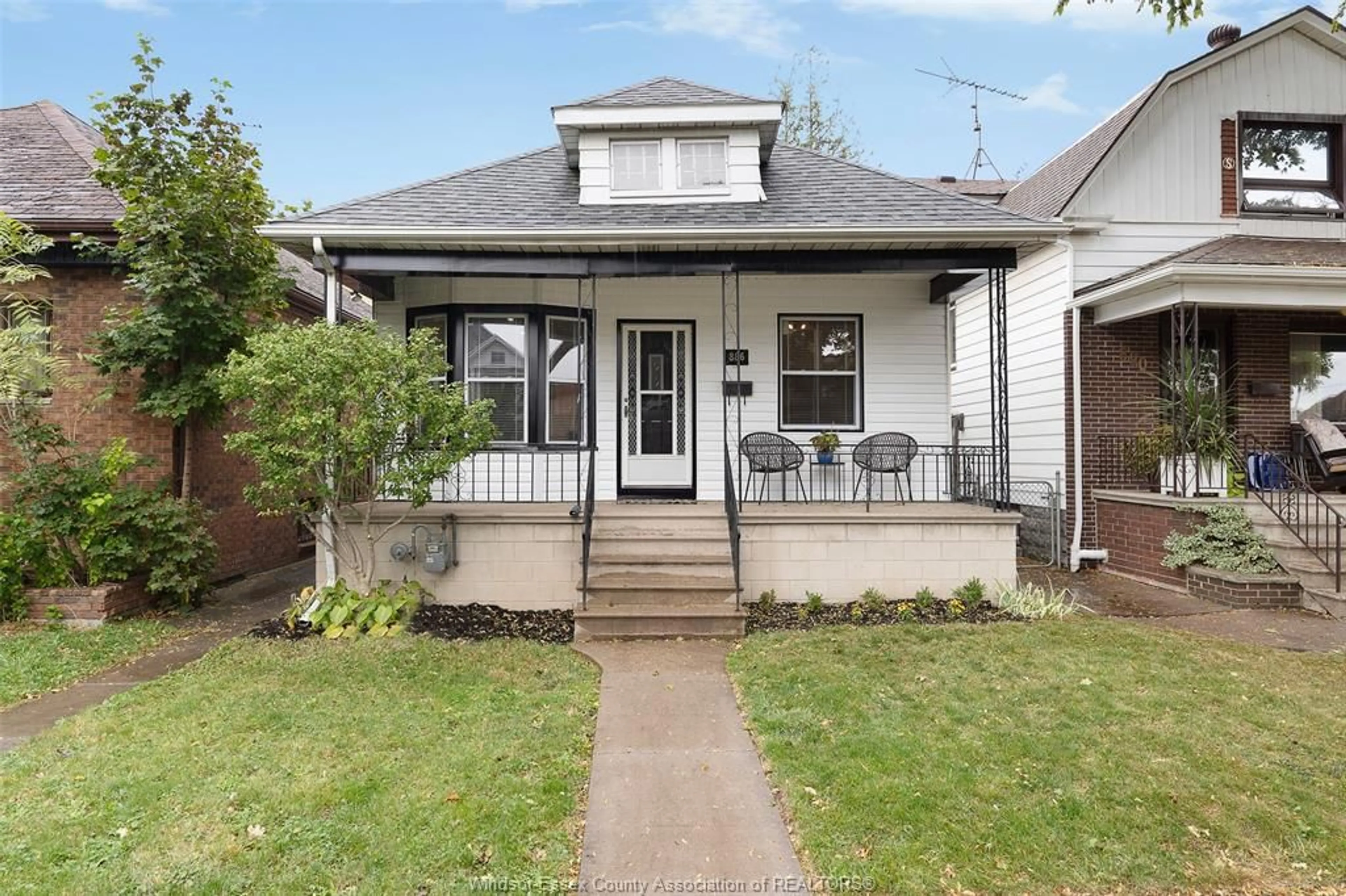 Unknown for 886 GLADSTONE Ave, Windsor Ontario N9A 2R4