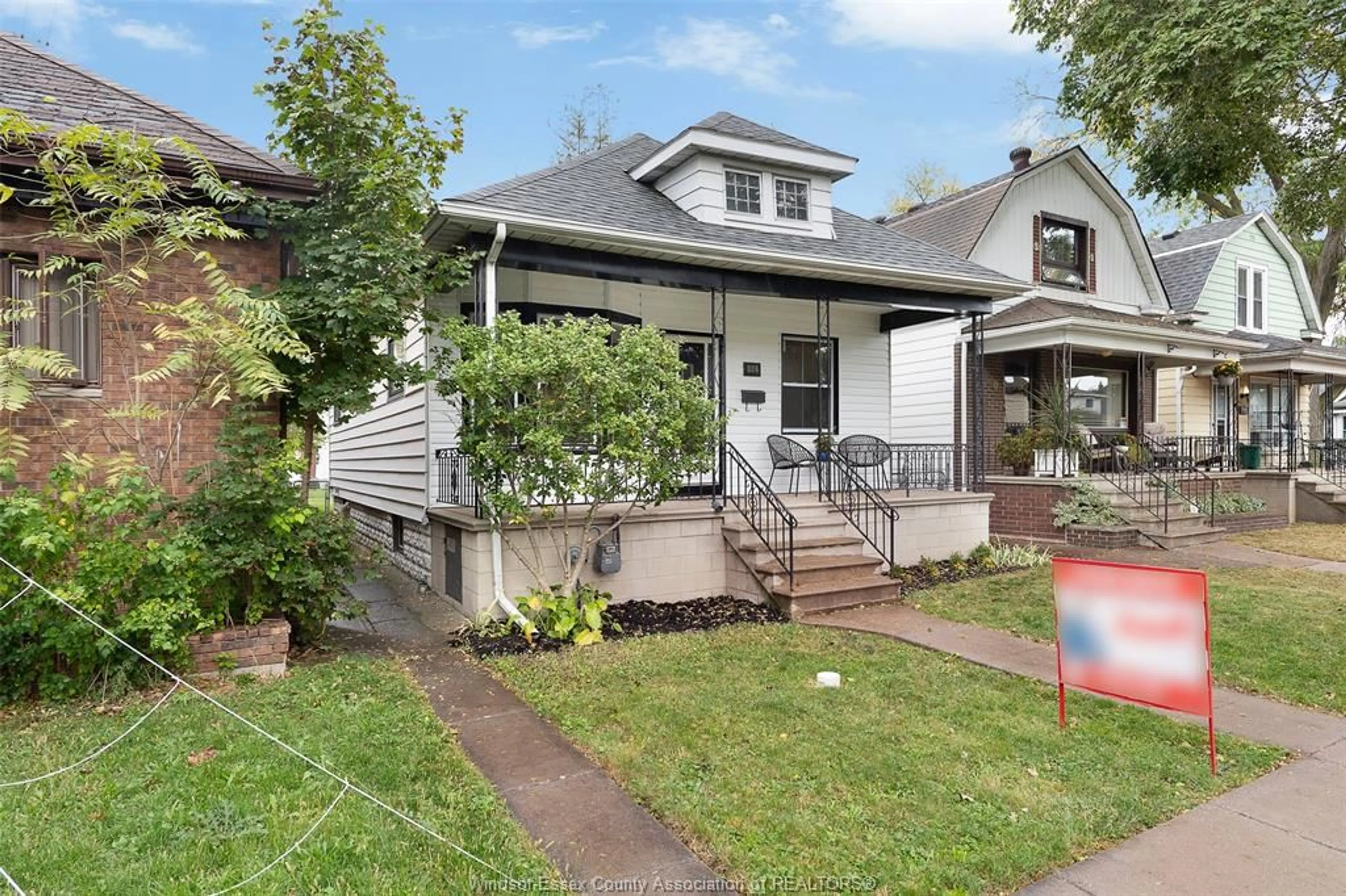 Unknown for 886 GLADSTONE Ave, Windsor Ontario N9A 2R4