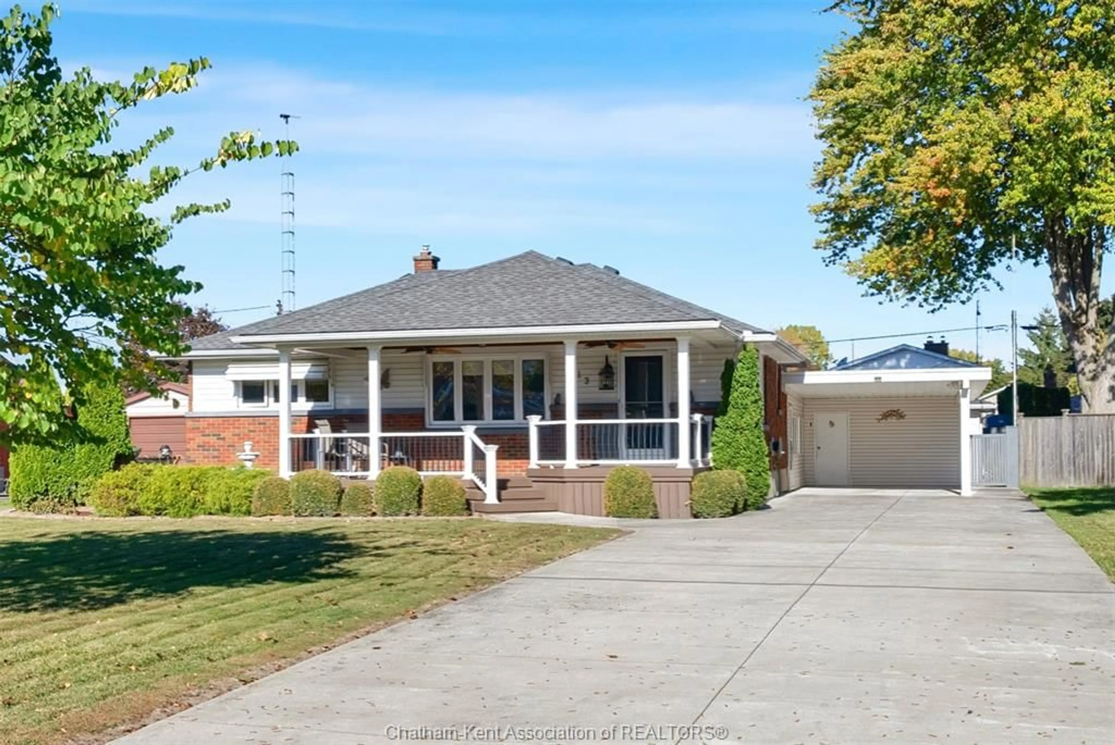 Home with brick exterior material, street for 313 Thomas Ave, Wallaceburg Ontario N8A 2C1