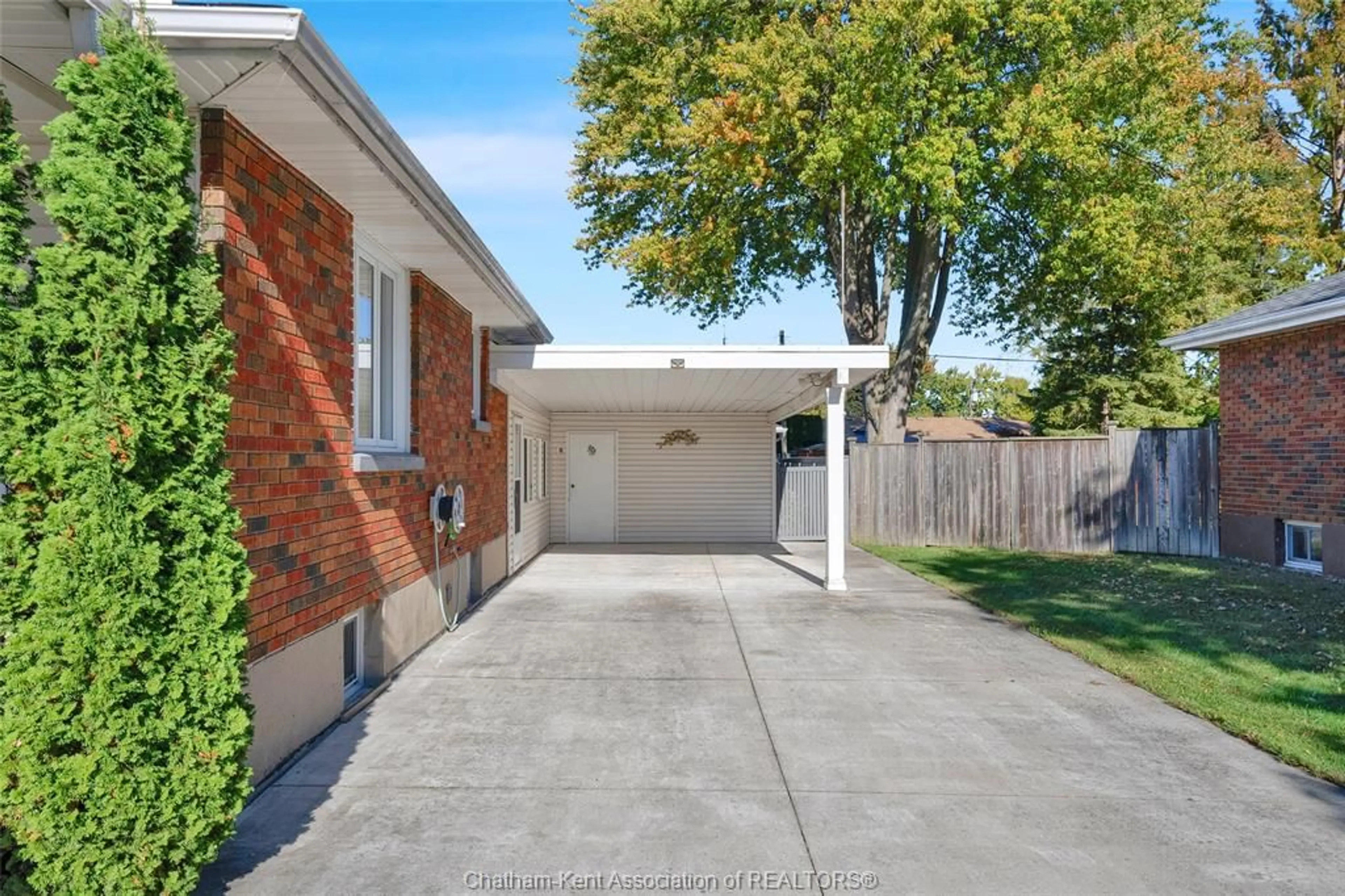 Home with brick exterior material, street for 313 Thomas Ave, Wallaceburg Ontario N8A 2C1