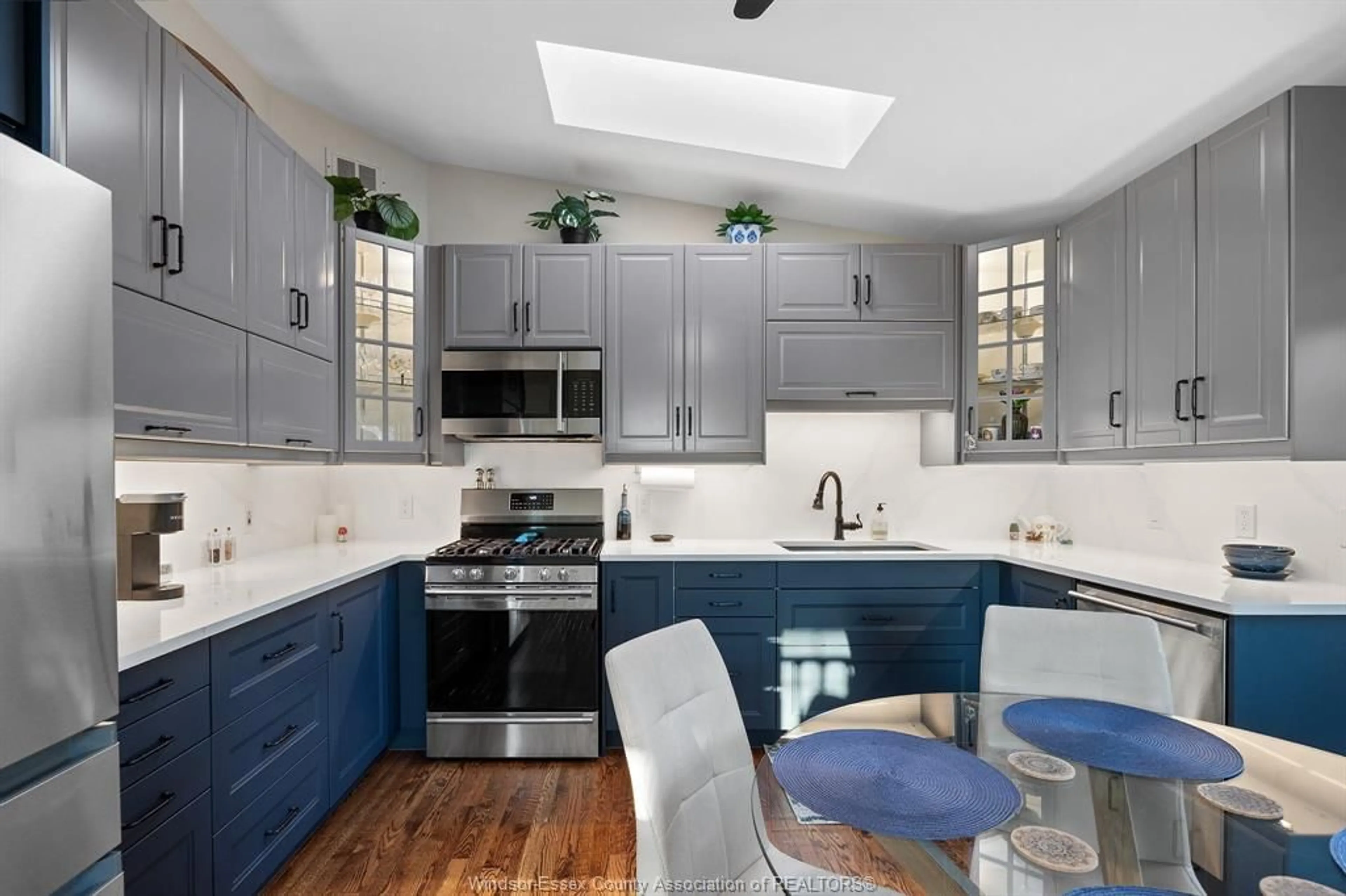 Open concept kitchen, ceramic/tile floor for 185 WOODVIEW Dr, Essex Ontario N8M 3E9