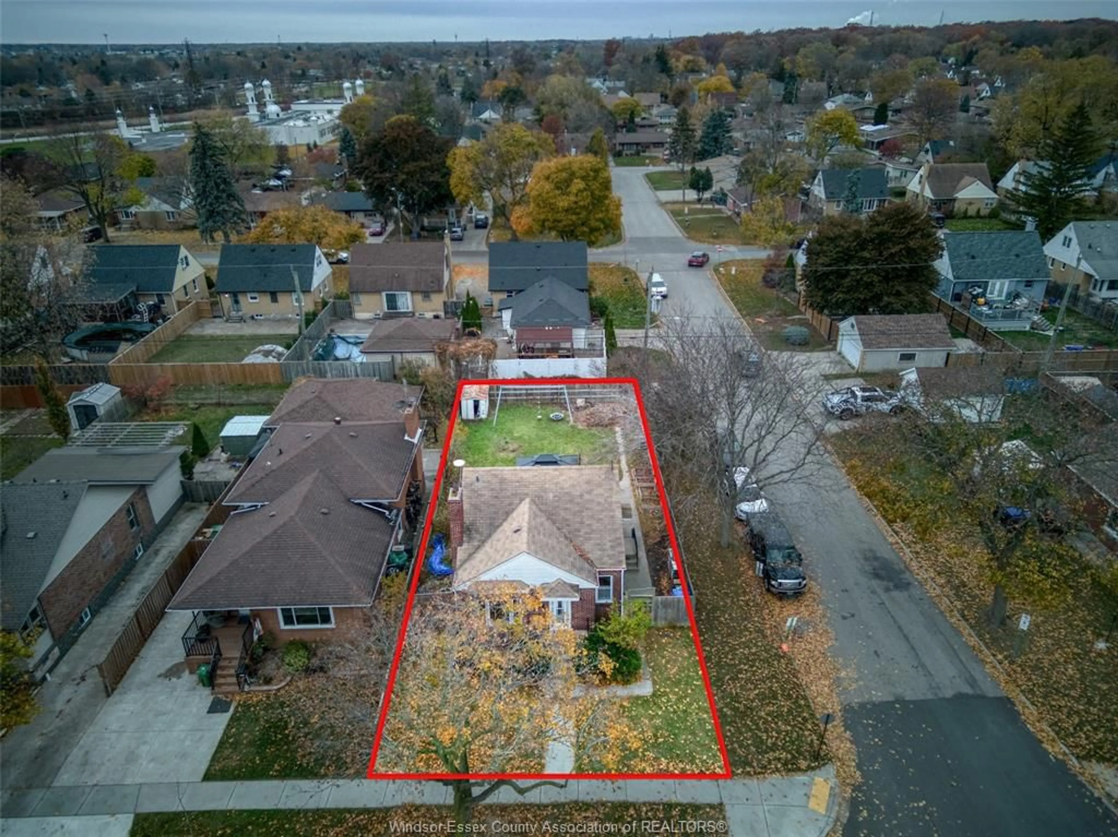 A pic from outside/outdoor area/front of a property/back of a property/a pic from drone, street for 2603 TURNER, Windsor Ontario N8W 3L4