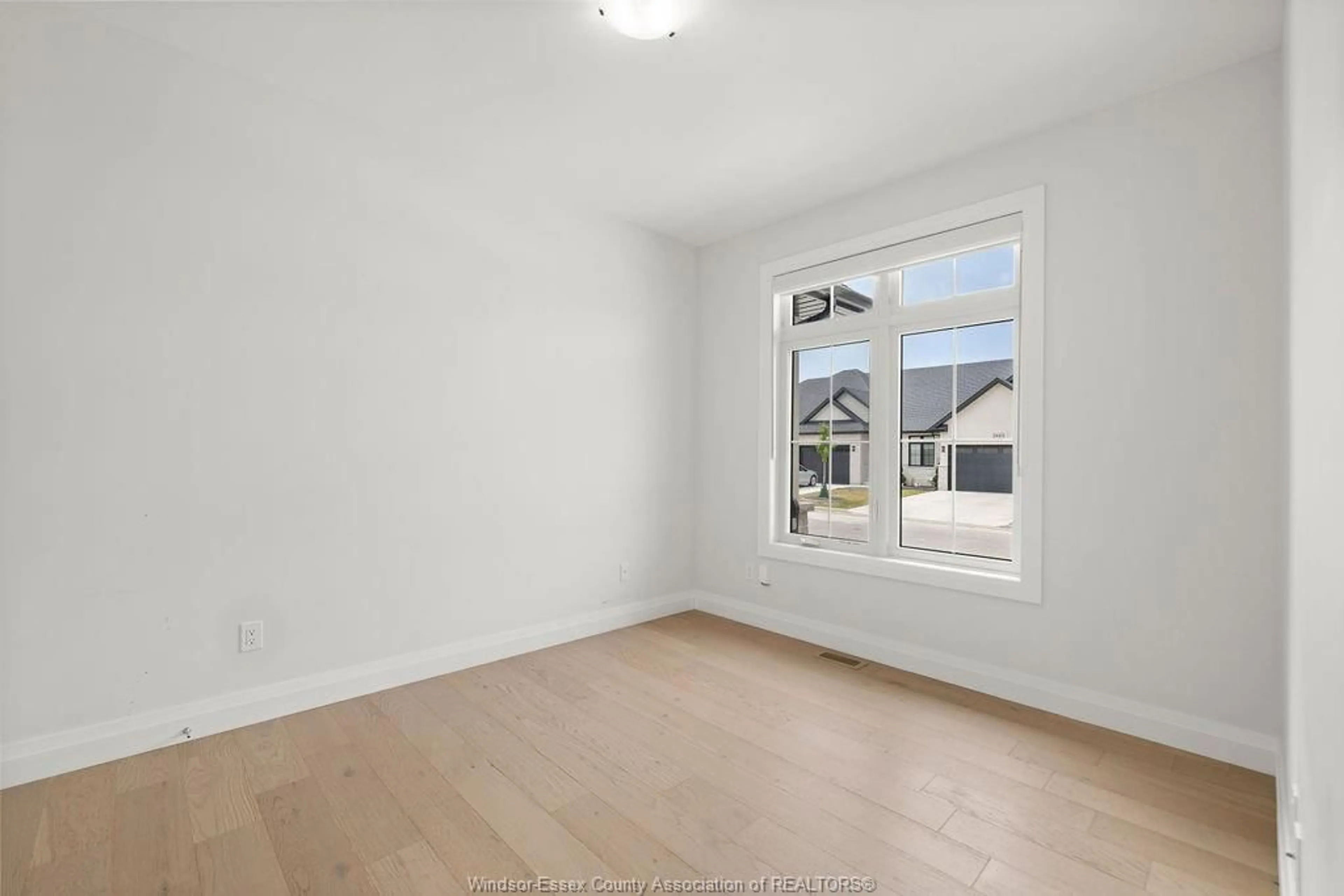 A pic of a room for 2434 BARKLEY Ave, Windsor Ontario N8P 0E9