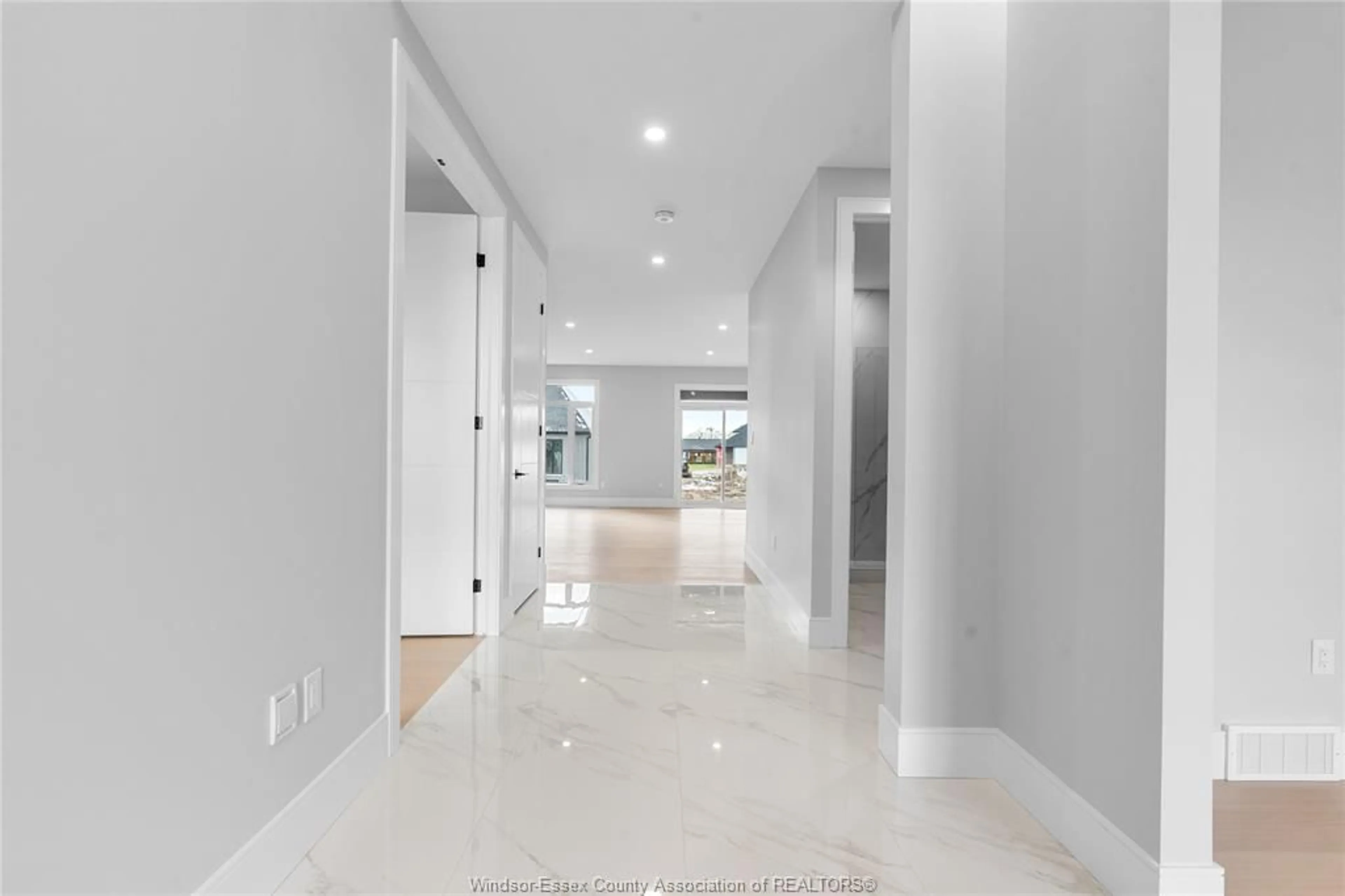 Indoor foyer for 4615 HURON CHURCH LINE Rd, LaSalle Ontario N9H 1H3