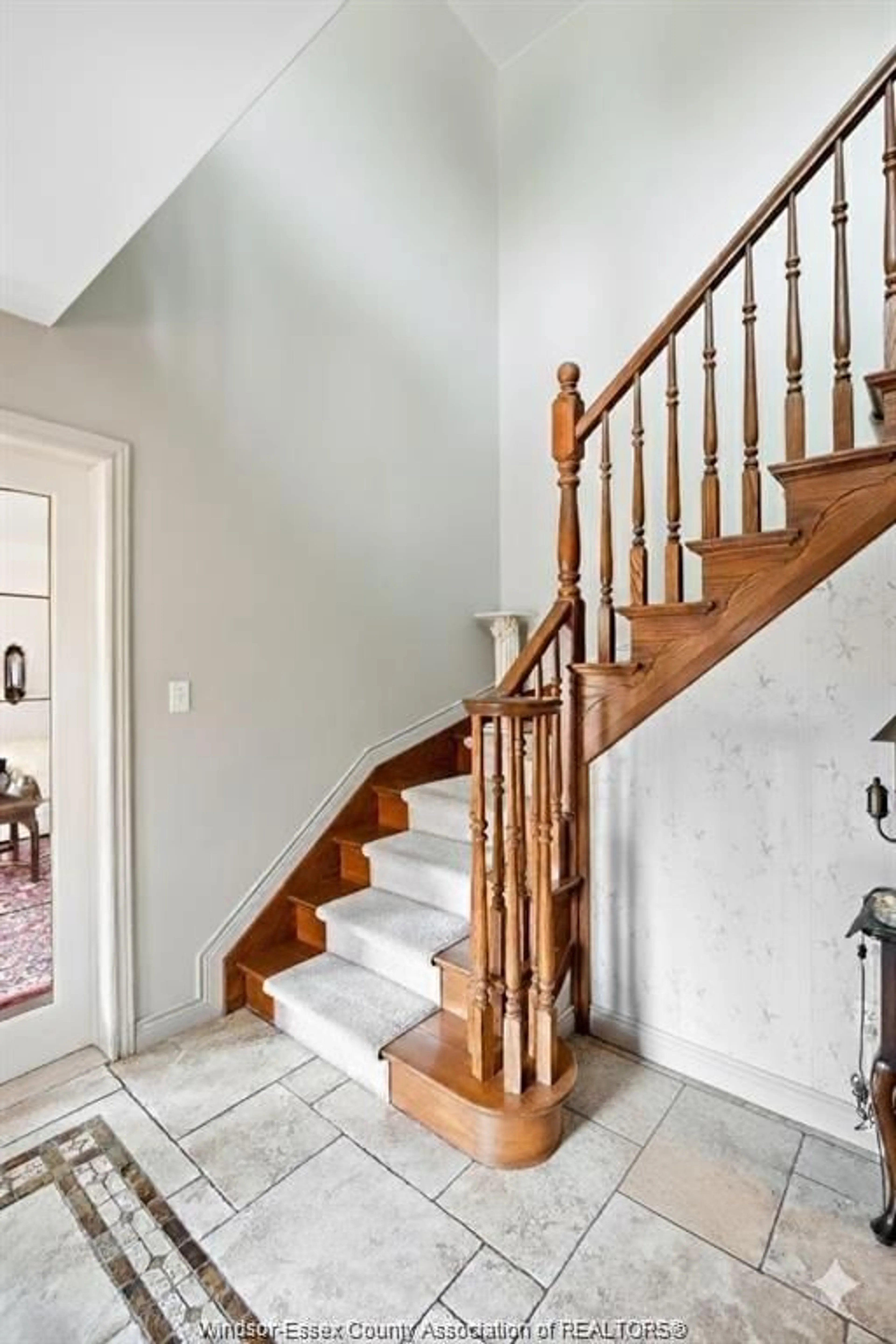Stairs for 446 CORBETT, Tecumseh Ontario N8N 4T4