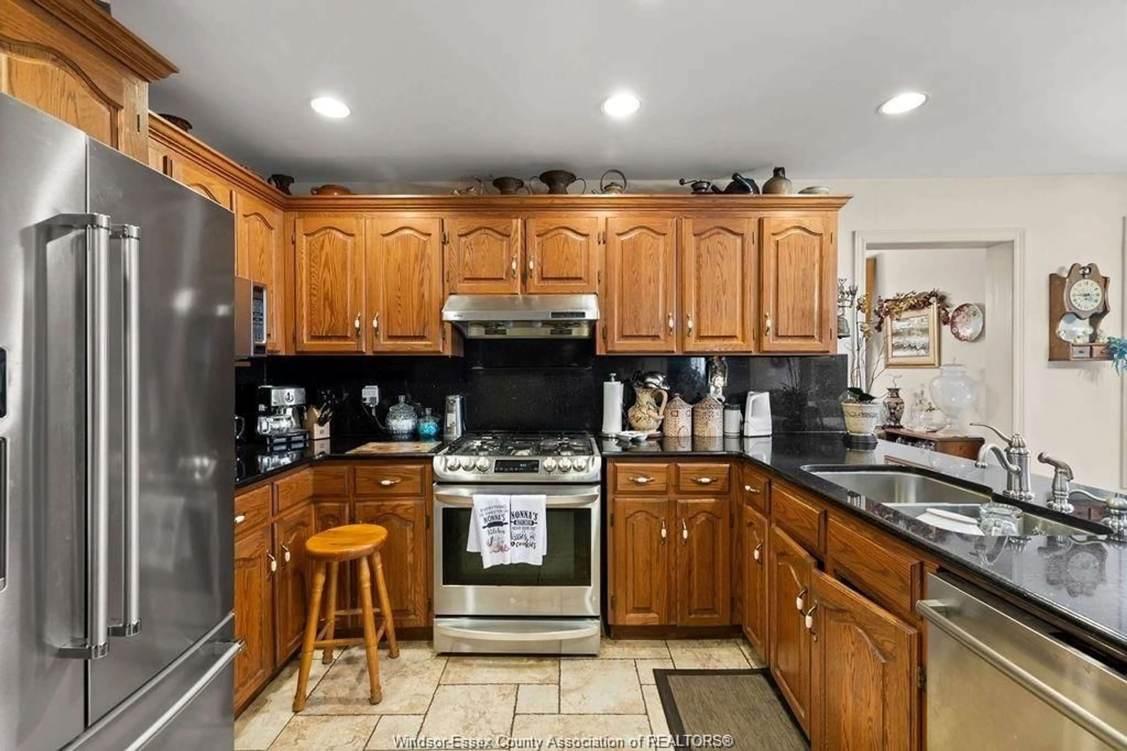 Standard kitchen, ceramic/tile floor for 446 CORBETT, Tecumseh Ontario N8N 4T4