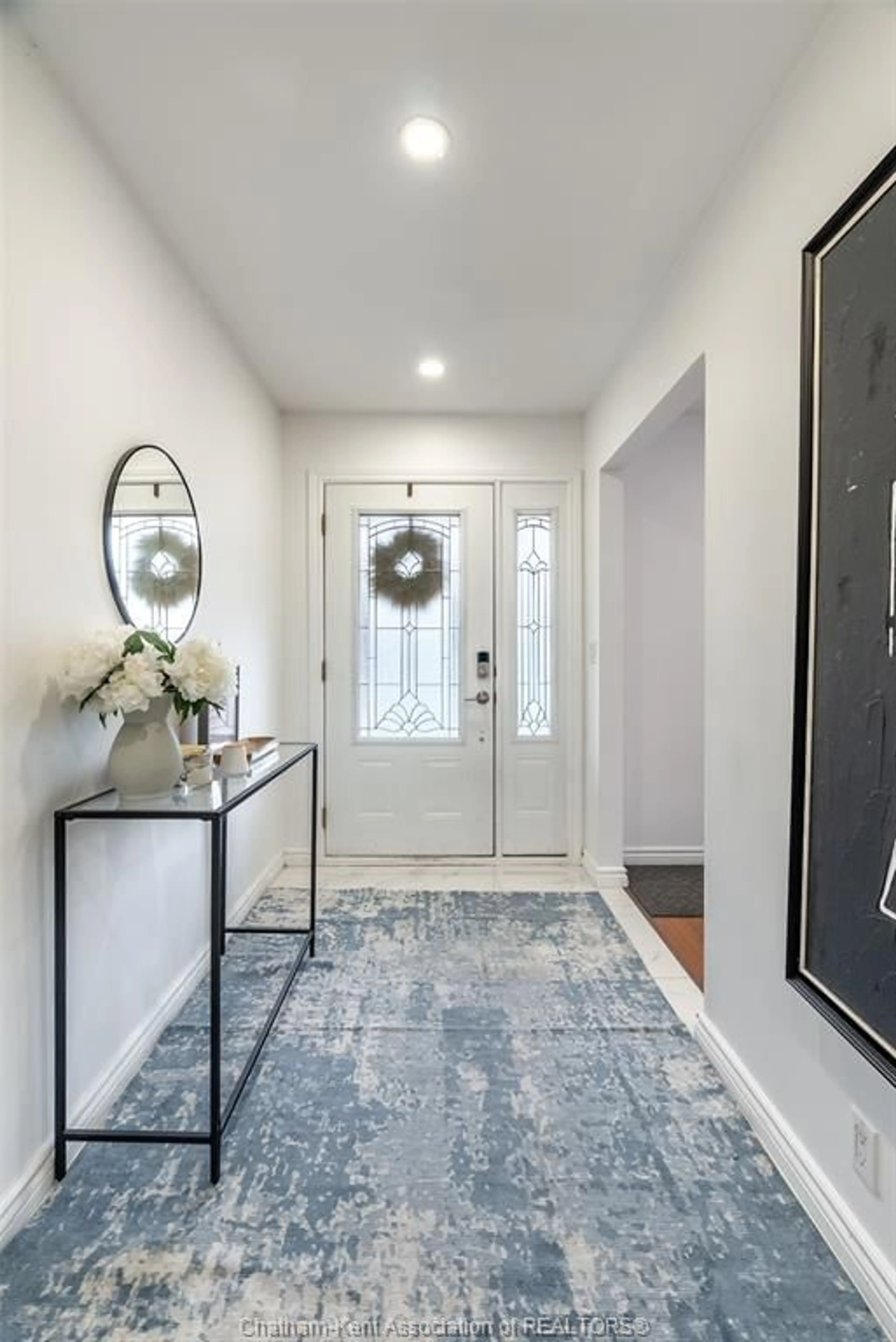 Indoor entryway for 87 Woodycrest Ave, Kingsville Ontario N9Y 3P7