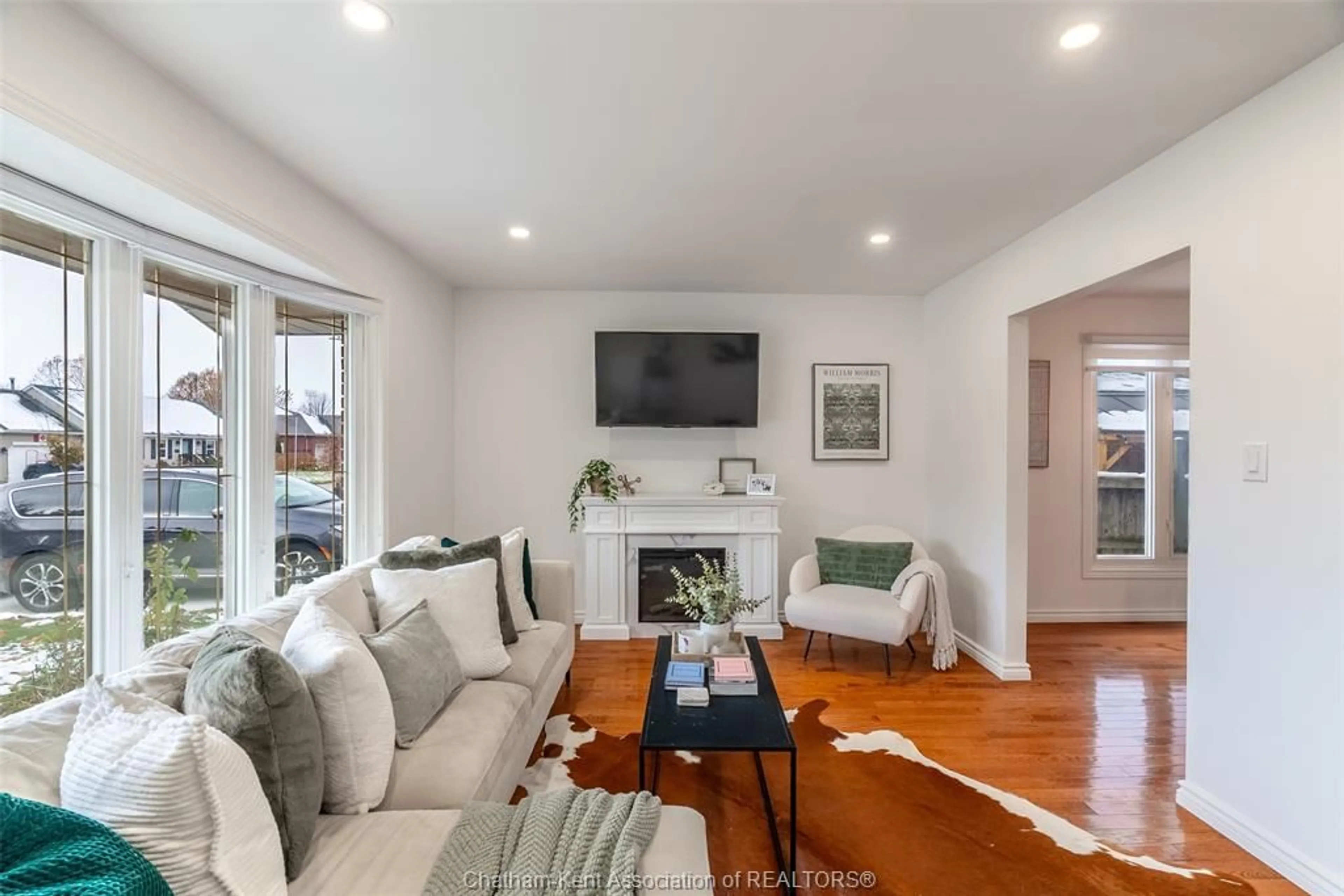 Living room with furniture, unknown for 87 Woodycrest Ave, Kingsville Ontario N9Y 3P7