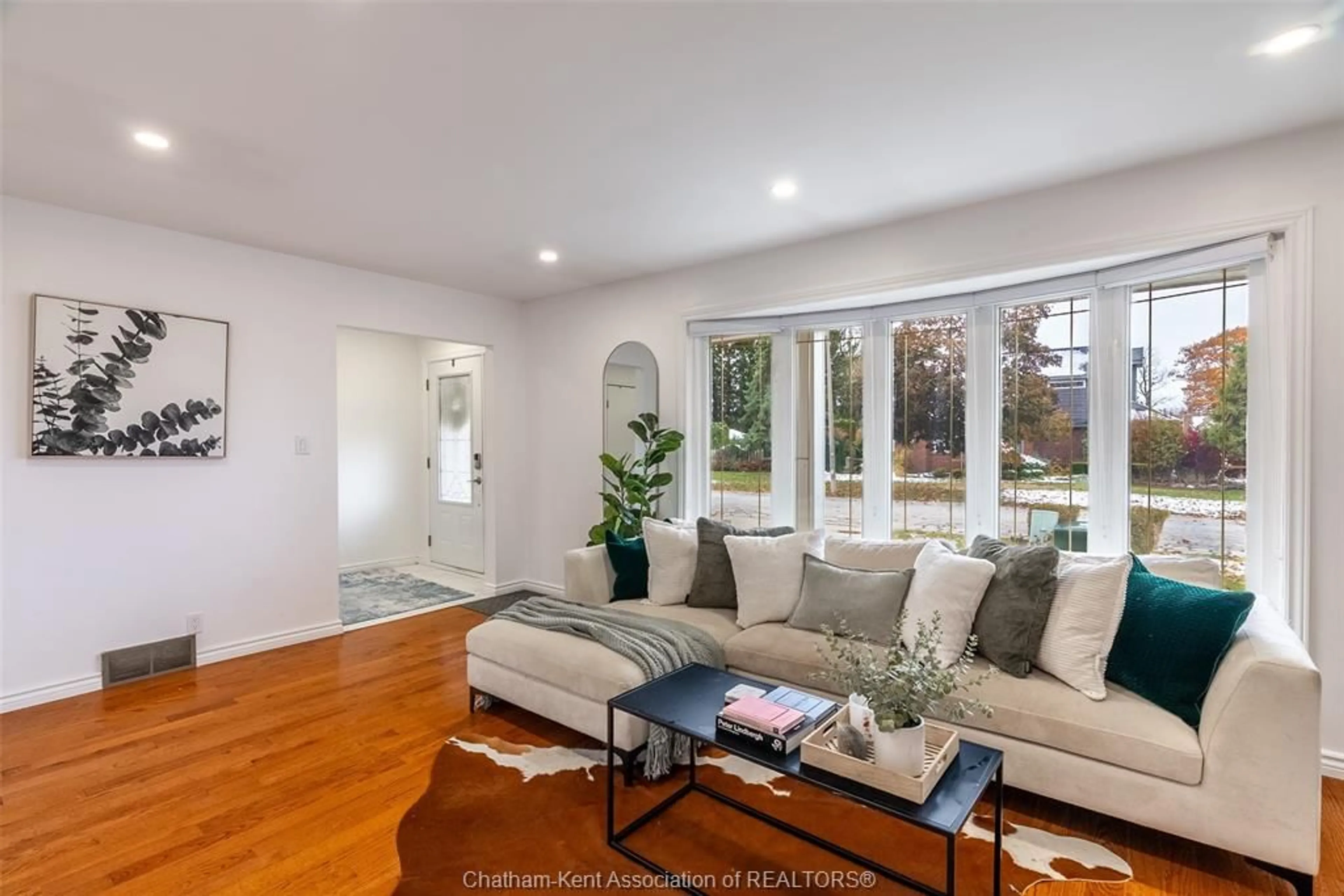 Living room with furniture, unknown for 87 Woodycrest Ave, Kingsville Ontario N9Y 3P7