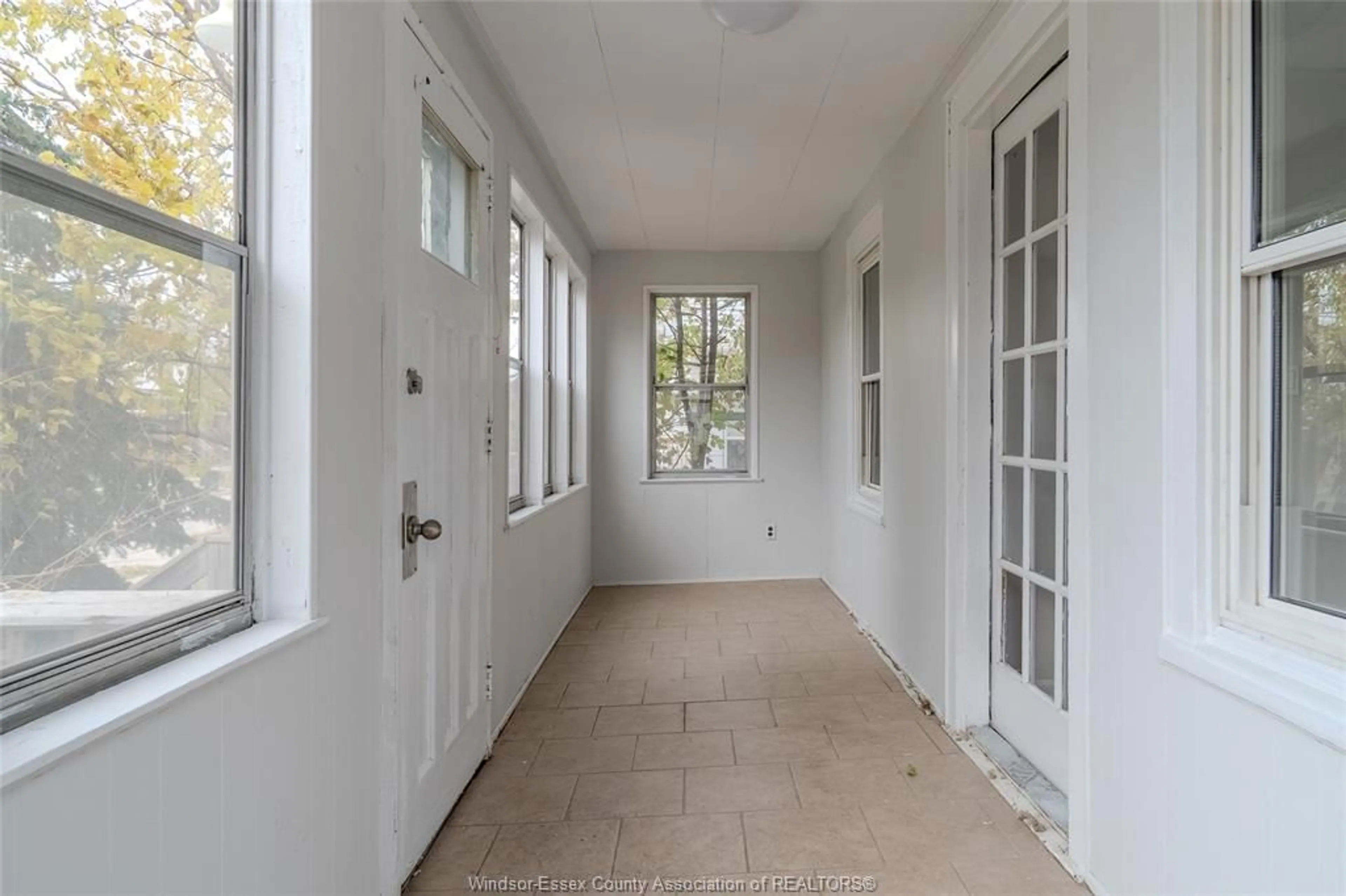 Indoor entryway for 446 McKay Ave, Windsor Ontario N9B 1Z8