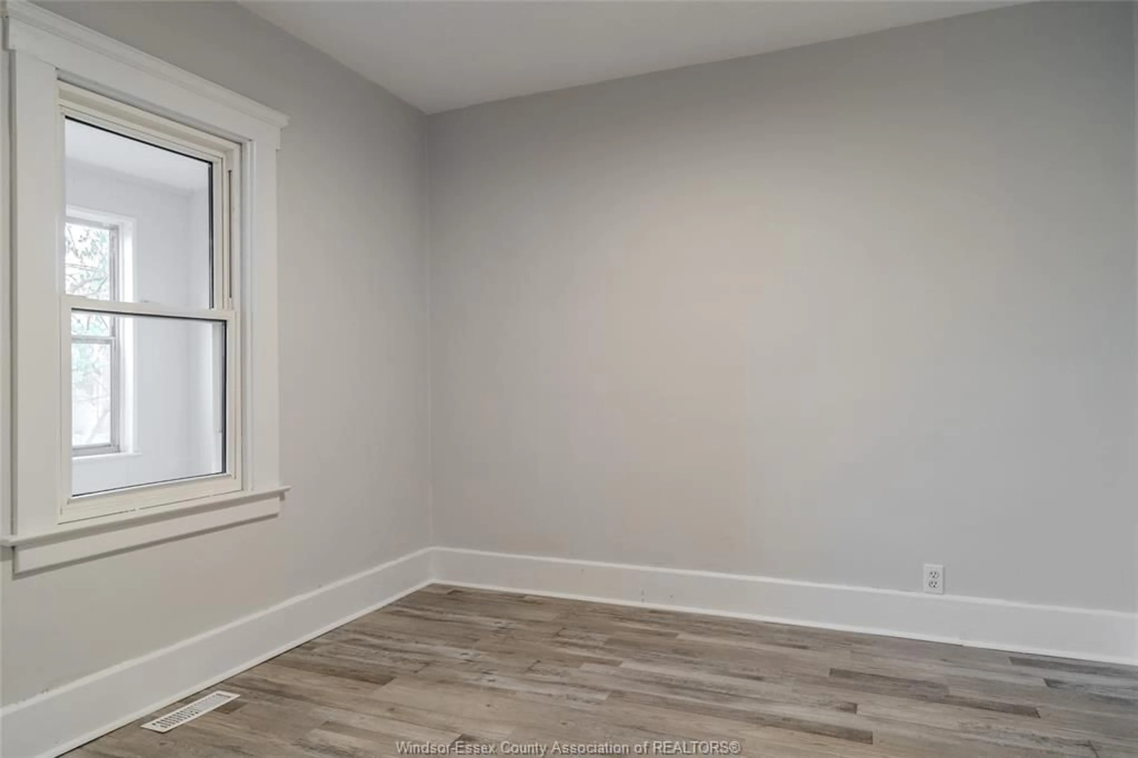 A pic of a room for 446 McKay Ave, Windsor Ontario N9B 1Z8