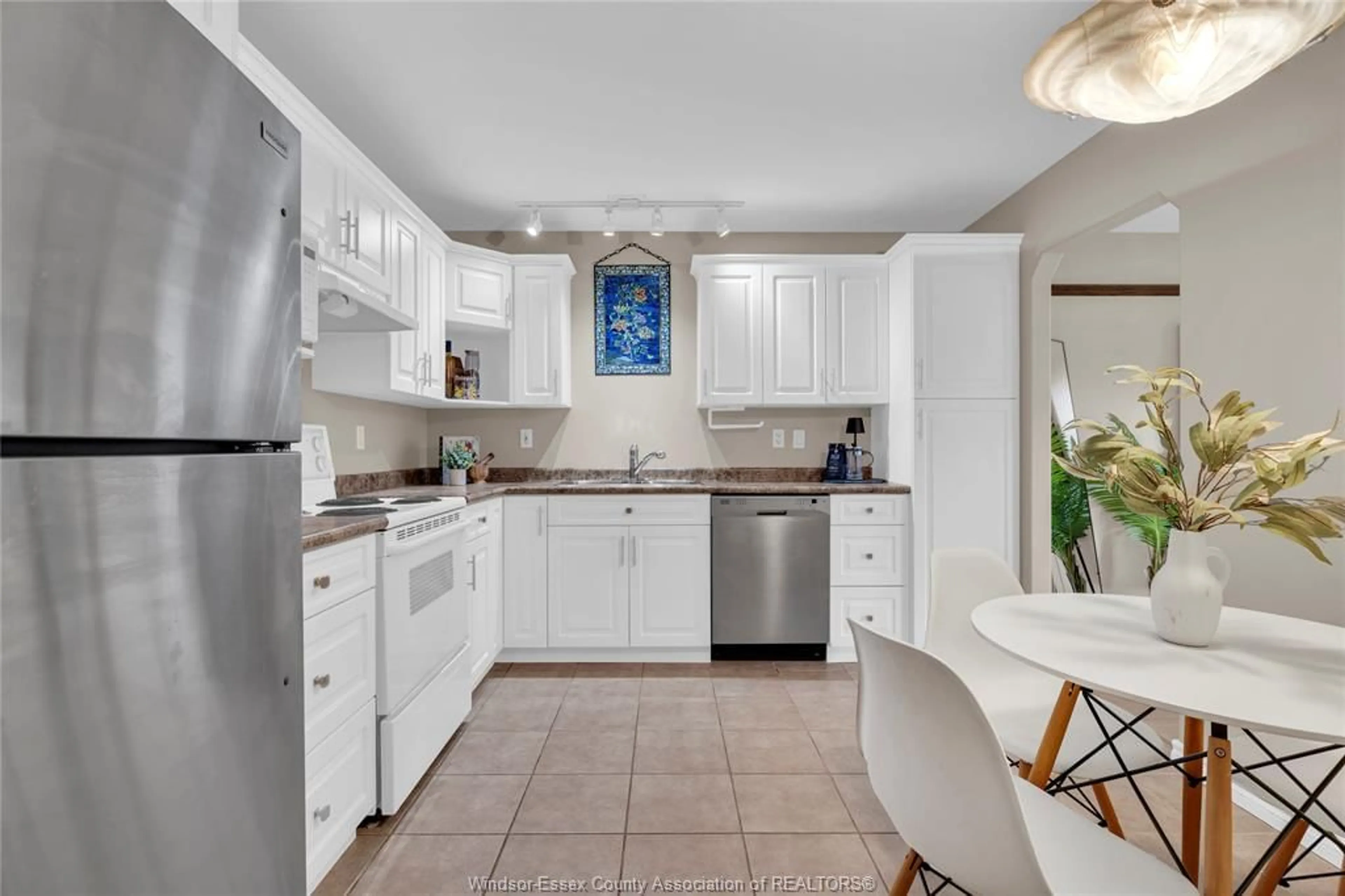 Standard kitchen, ceramic/tile floor for 1990 Clover Ave., Windsor Ontario N8P 1W6