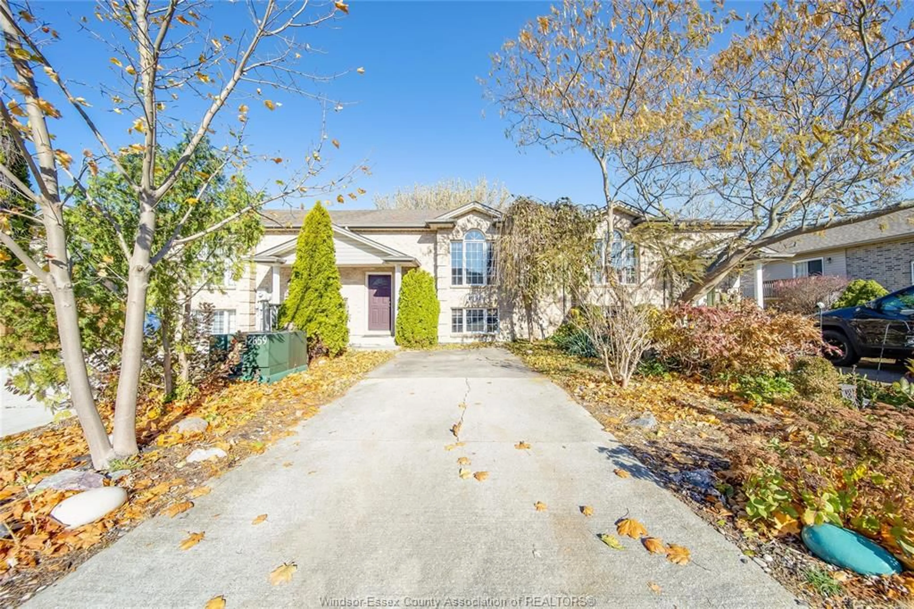 A pic from outside/outdoor area/front of a property/back of a property/a pic from drone, street for 1034 KING RICHARD Crt, Lakeshore Ontario N0R 1A0