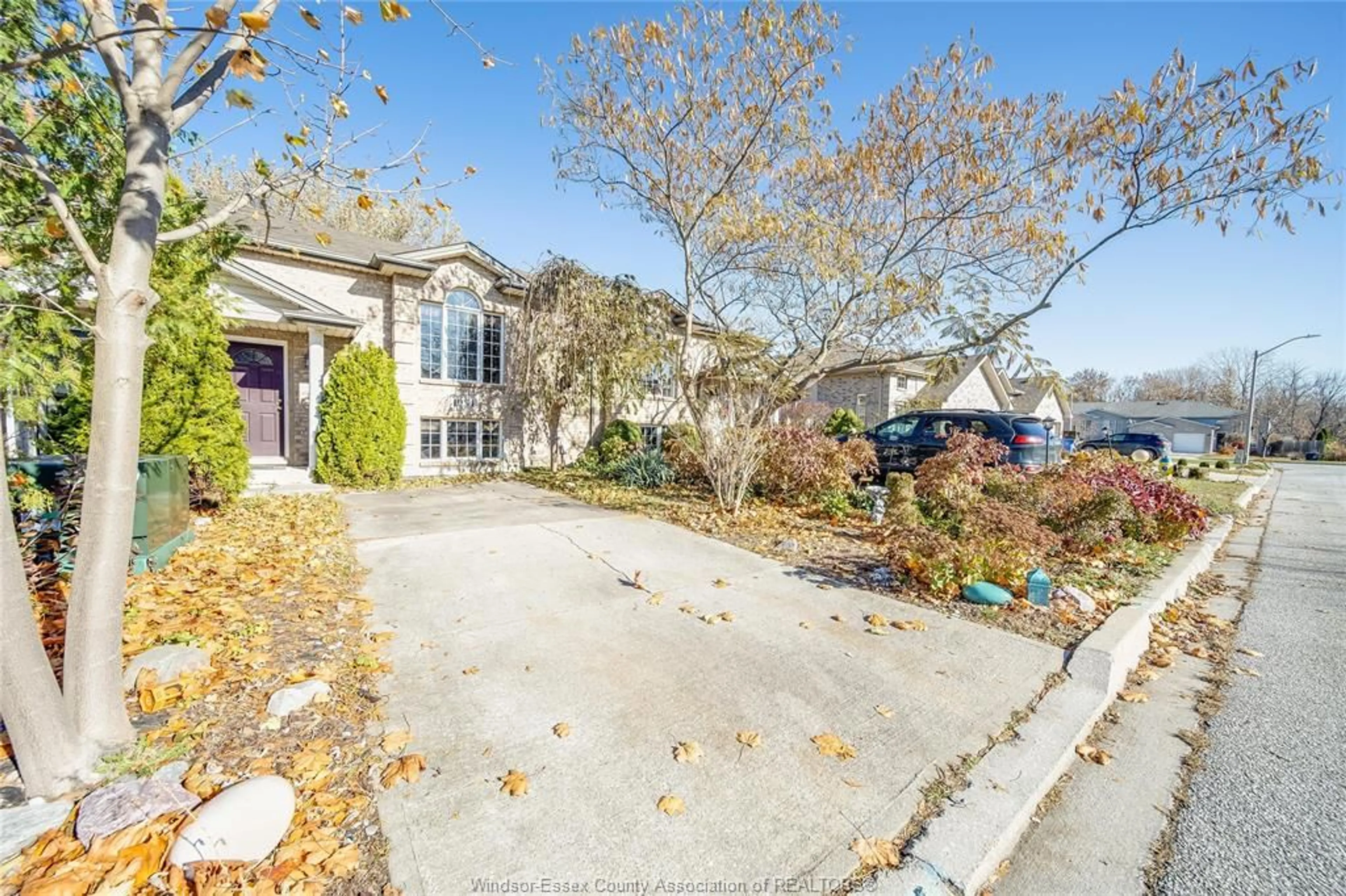 A pic from outside/outdoor area/front of a property/back of a property/a pic from drone, street for 1034 KING RICHARD Crt, Lakeshore Ontario N0R 1A0