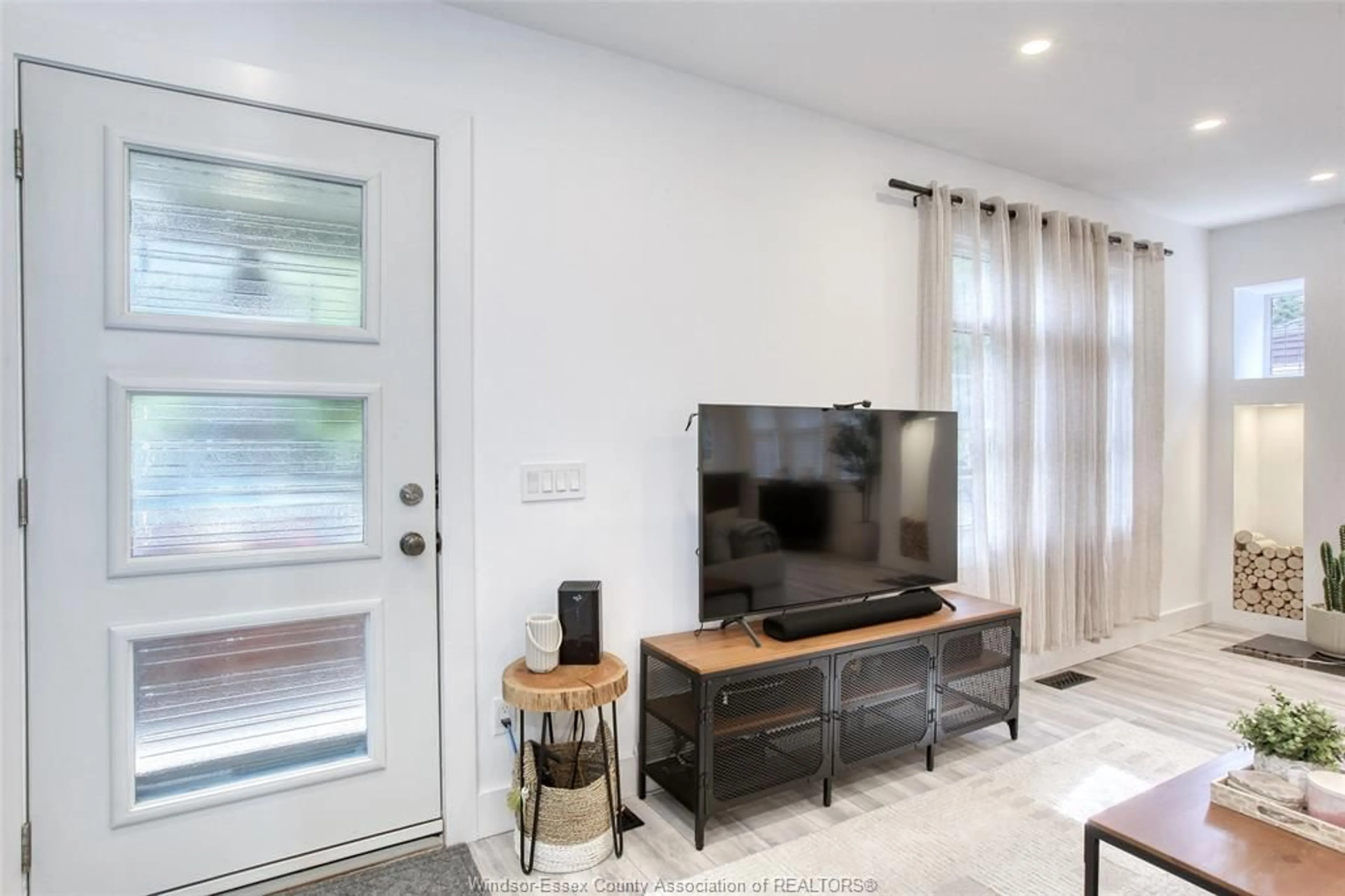 Unknown for 2993 RANDOLPH, Windsor Ontario N9E 3E3