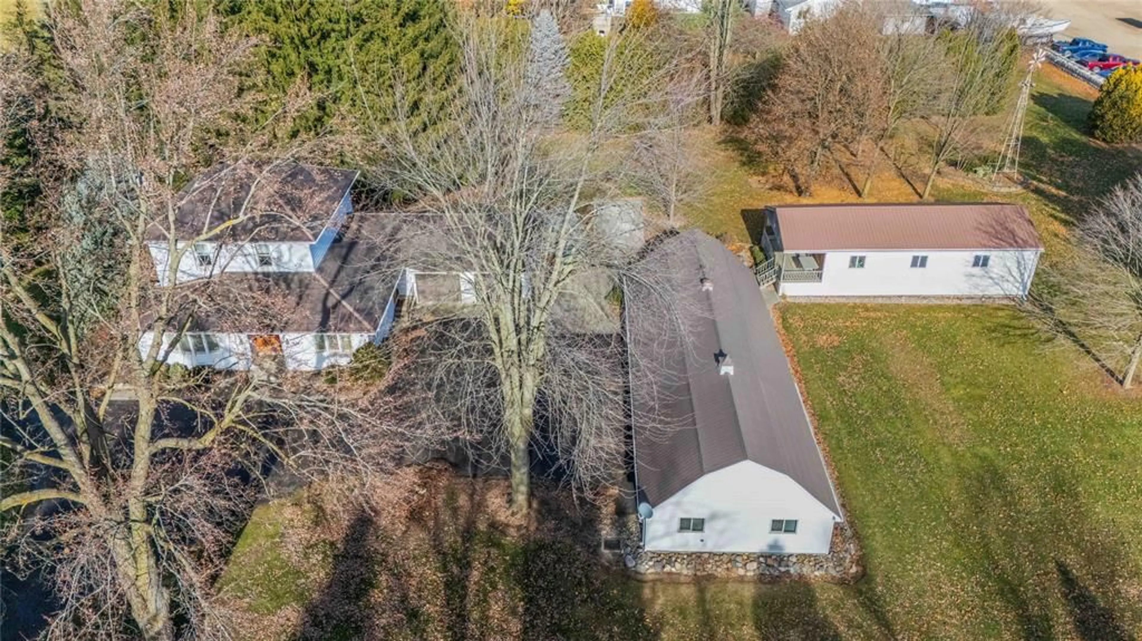 A pic from outside/outdoor area/front of a property/back of a property/a pic from drone, unknown for 7884 BIRNHAM Line, Warwick-Watford Ontario N0M 1B0