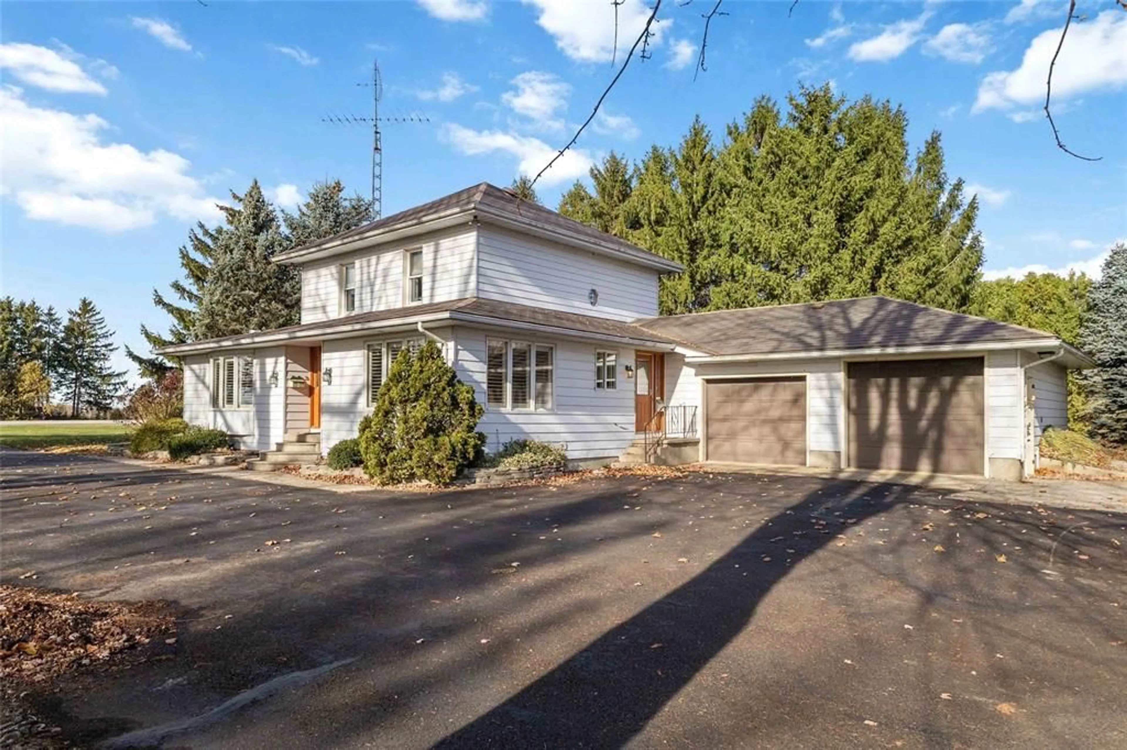 A pic from outside/outdoor area/front of a property/back of a property/a pic from drone, street for 7884 BIRNHAM Line, Warwick-Watford Ontario N0M 1B0