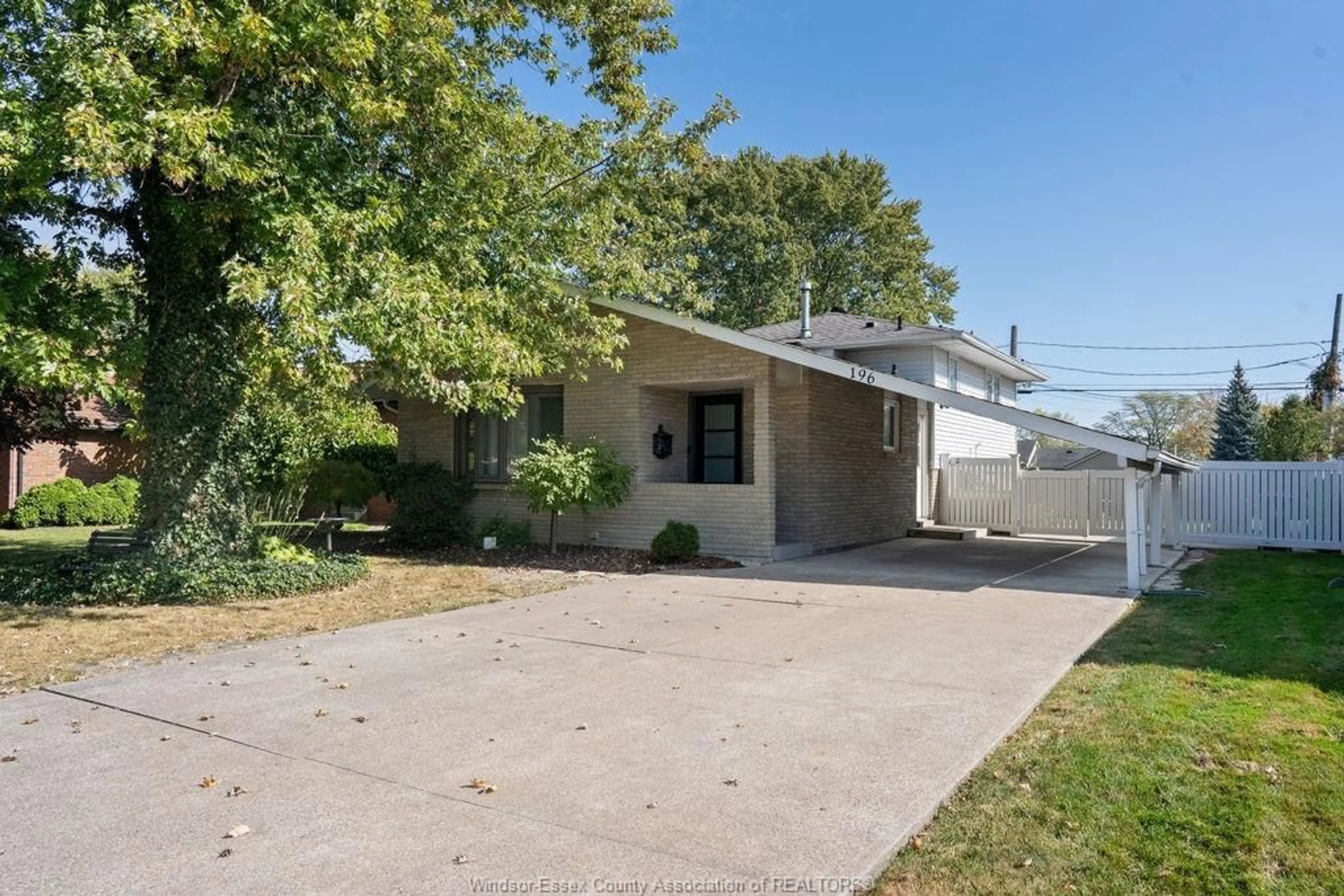 A pic from outside/outdoor area/front of a property/back of a property/a pic from drone, street for 196 GRACE Rd, Tecumseh Ontario N8N 2G7