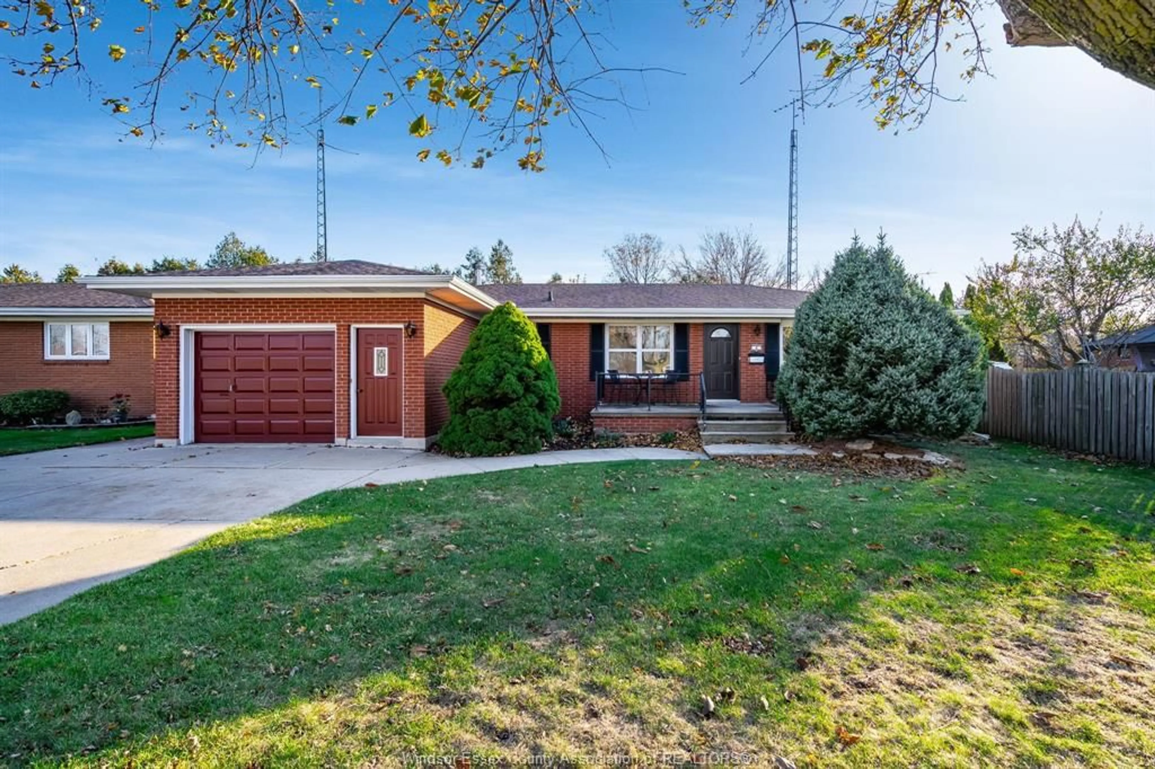 Home with brick exterior material, street for 4 Hyatt Cres, Leamington Ontario N8H 1Z6