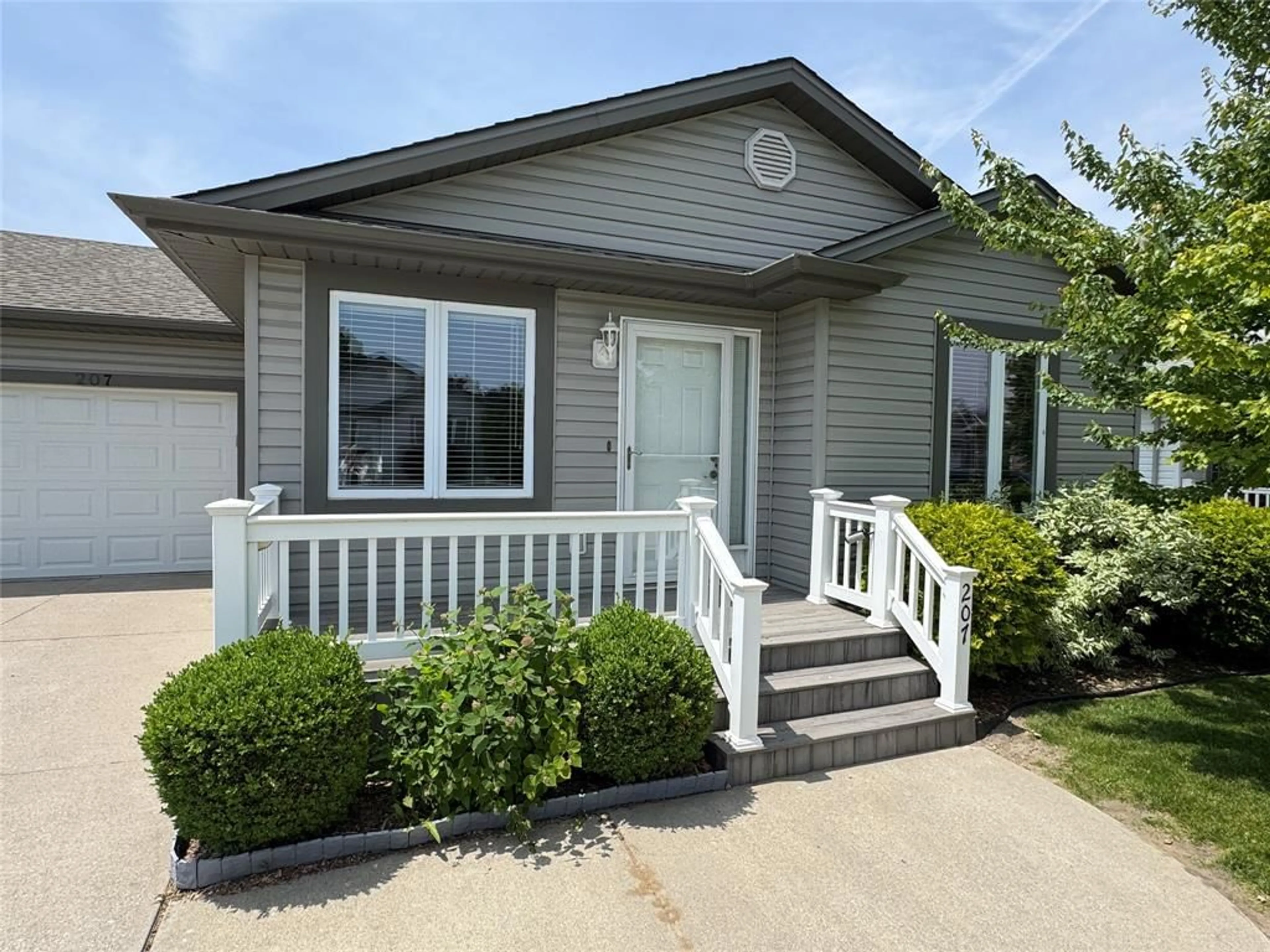 Home with vinyl exterior material, street for 1940 LONDON Line #207, Sarnia Ontario N7W 1B5