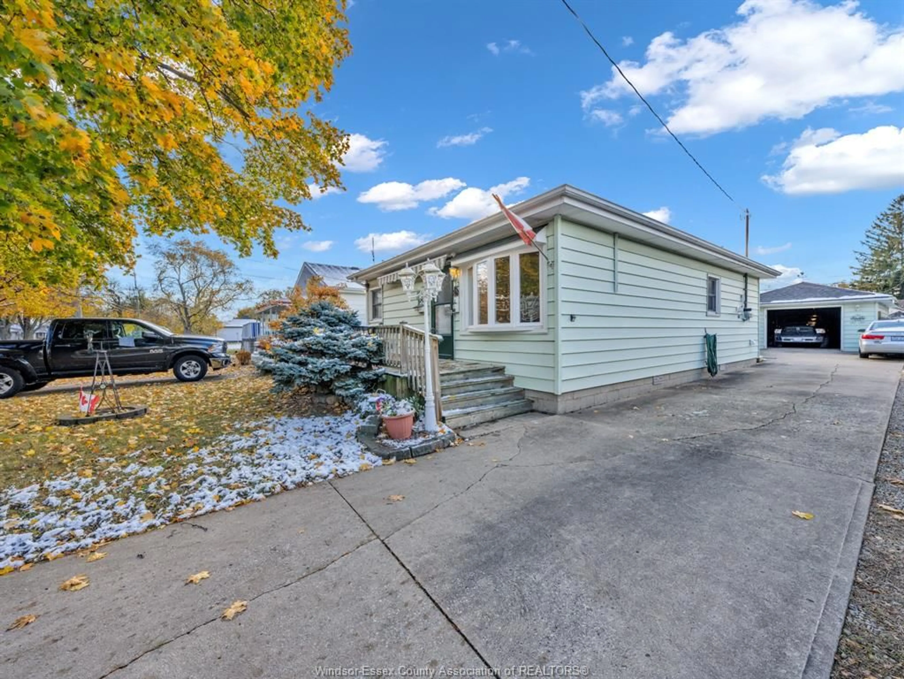 Unknown for 1727 GLENDALE Ave, Windsor Ontario N8T 2N1