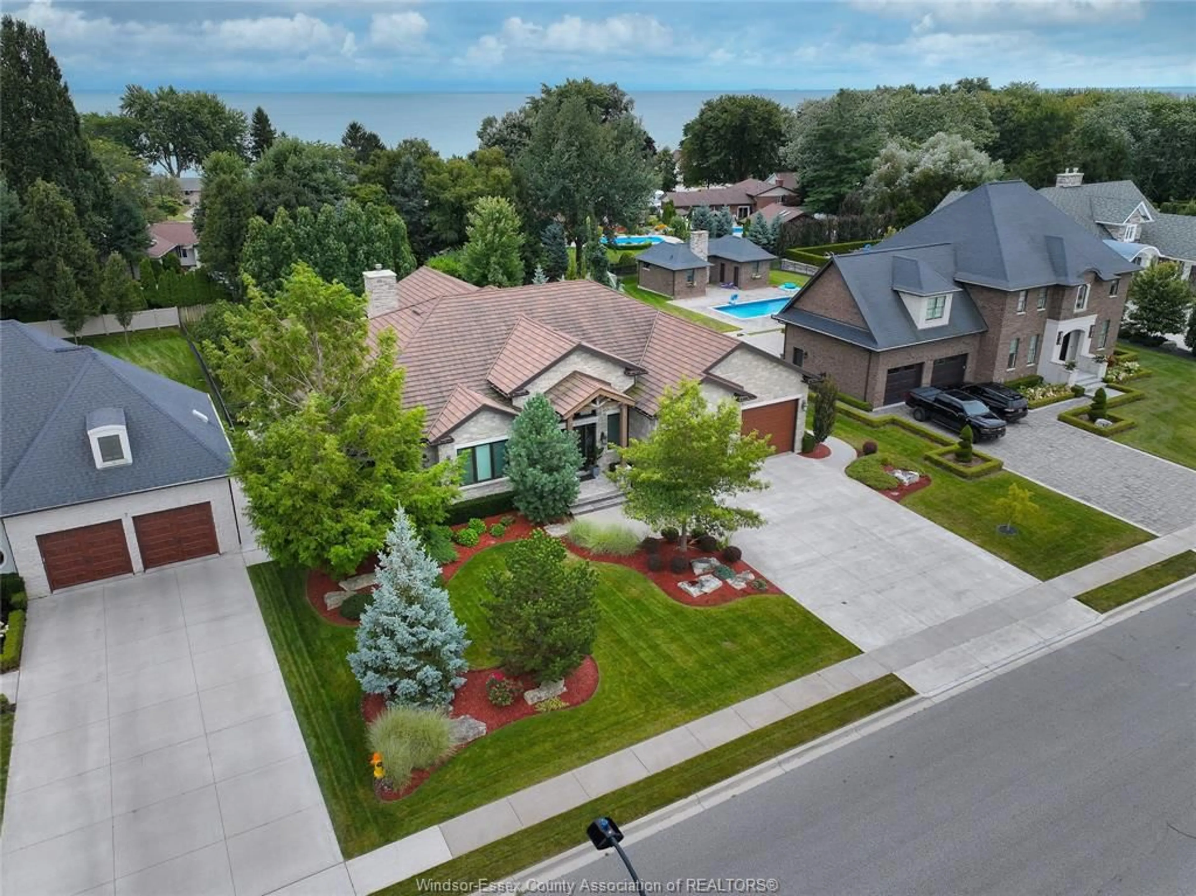 A pic from outside/outdoor area/front of a property/back of a property/a pic from drone, street for 9 Houston Ave, Kingsville Ontario N9Y 0C7