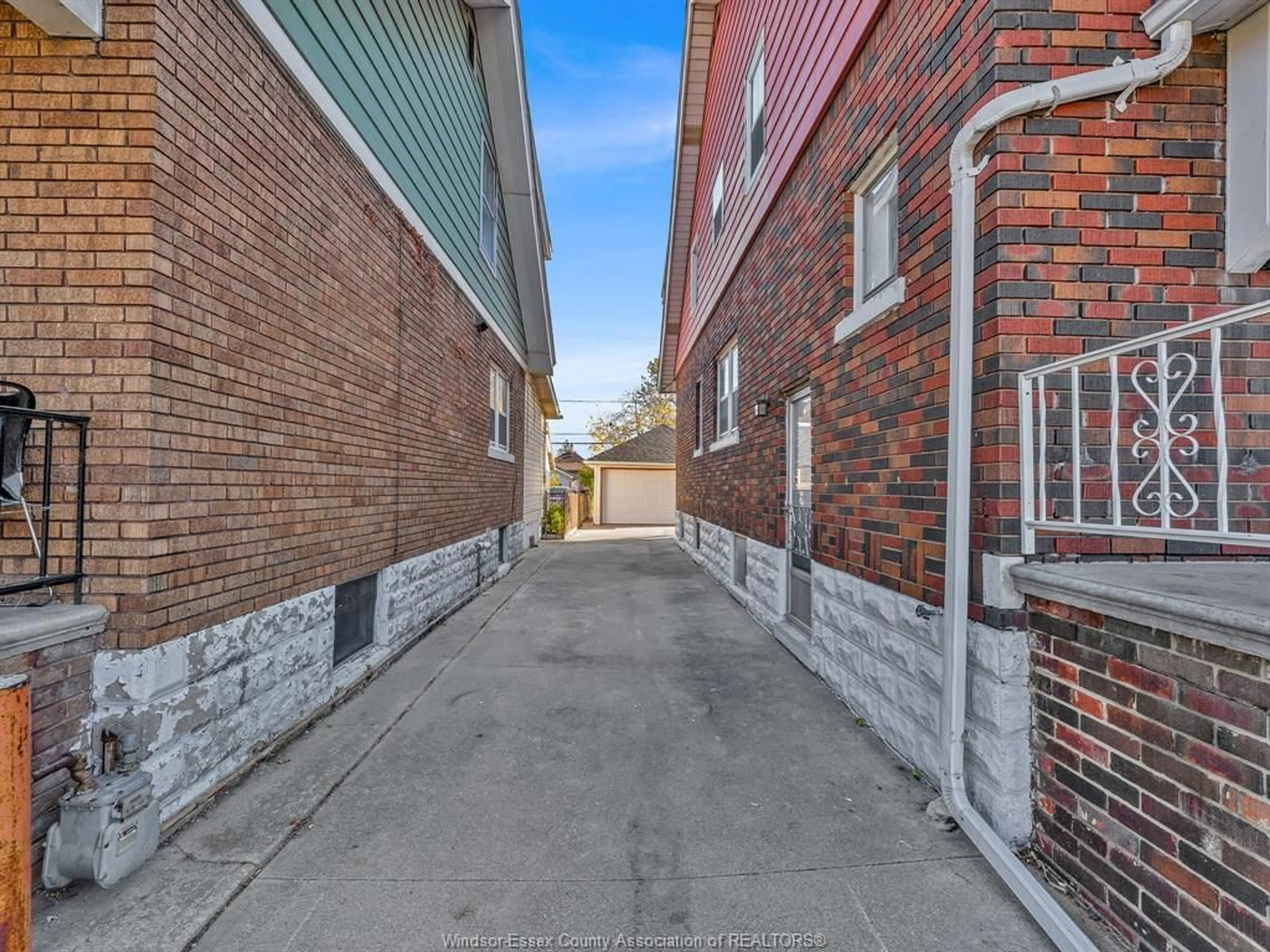 A pic from outside/outdoor area/front of a property/back of a property/a pic from drone, street for 1384 PARENT, Windsor Ontario N8X 4J3