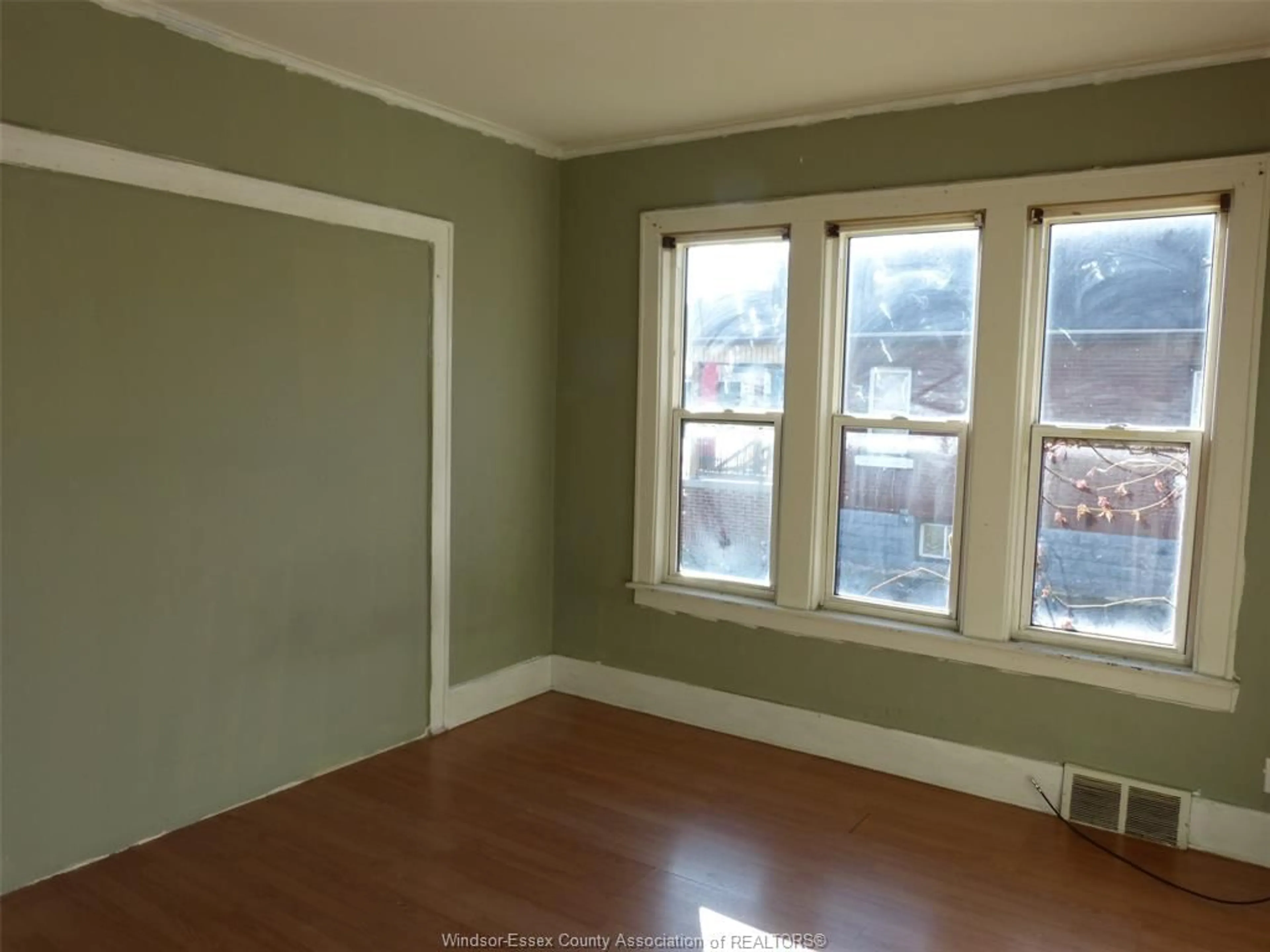 A pic of a room for 1434 TECUMSEH Blvd, Windsor Ontario N8X 1H5