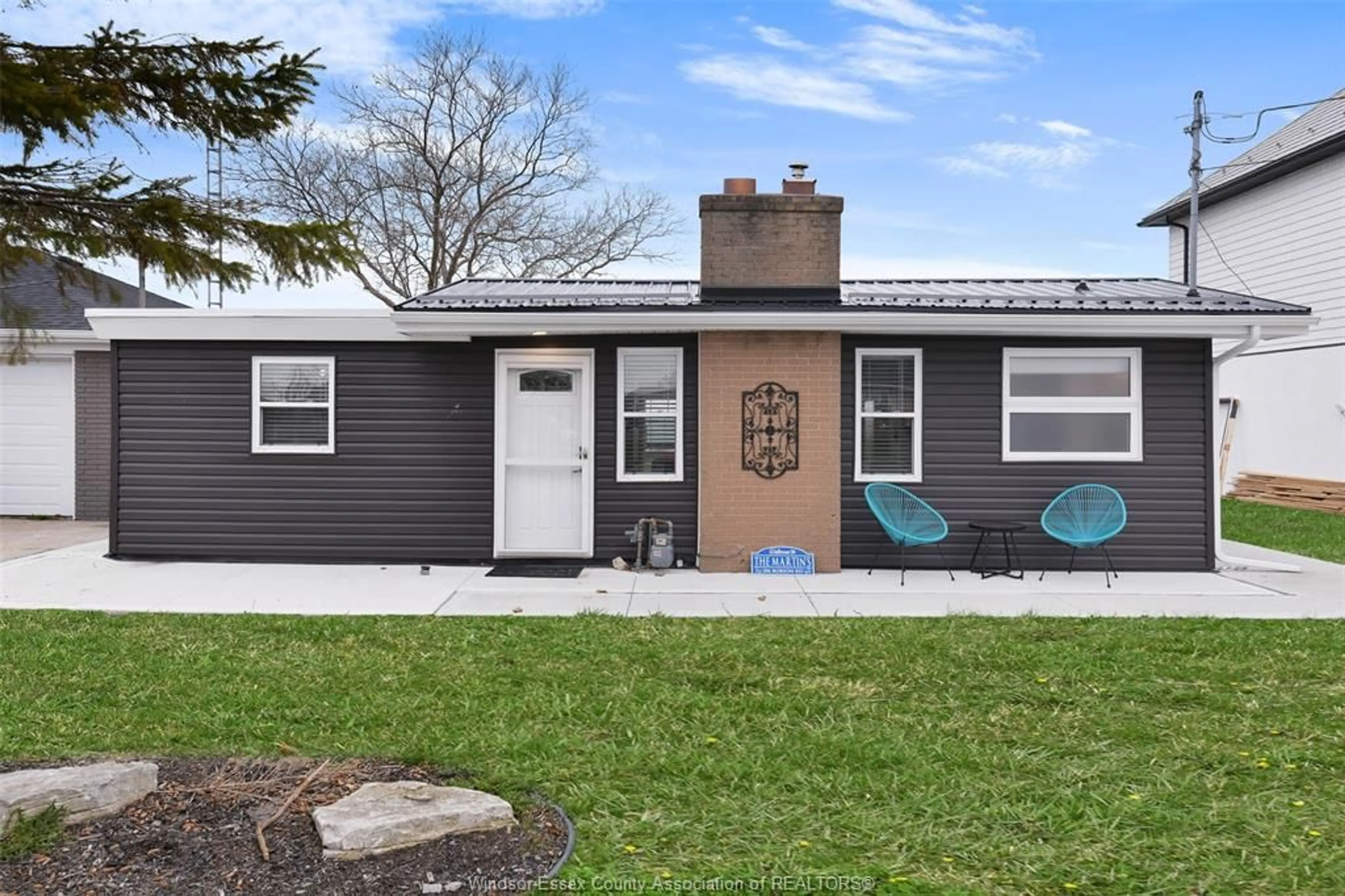 Home with vinyl exterior material, street for 206 ROBSON ..., Leamington Ontario N8H 5R2