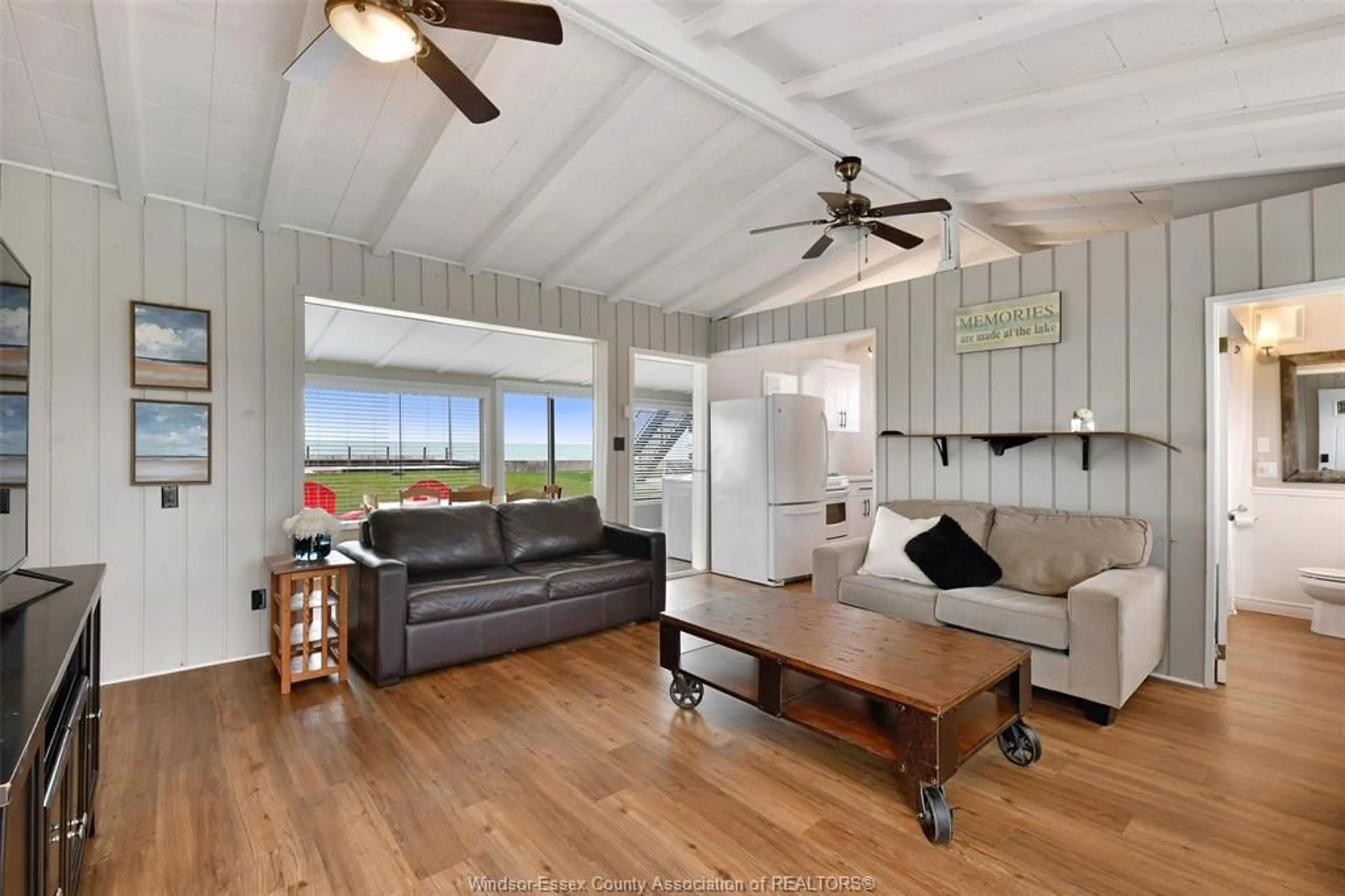 Living room with furniture, wood/laminate floor for 206 ROBSON ..., Leamington Ontario N8H 5R2