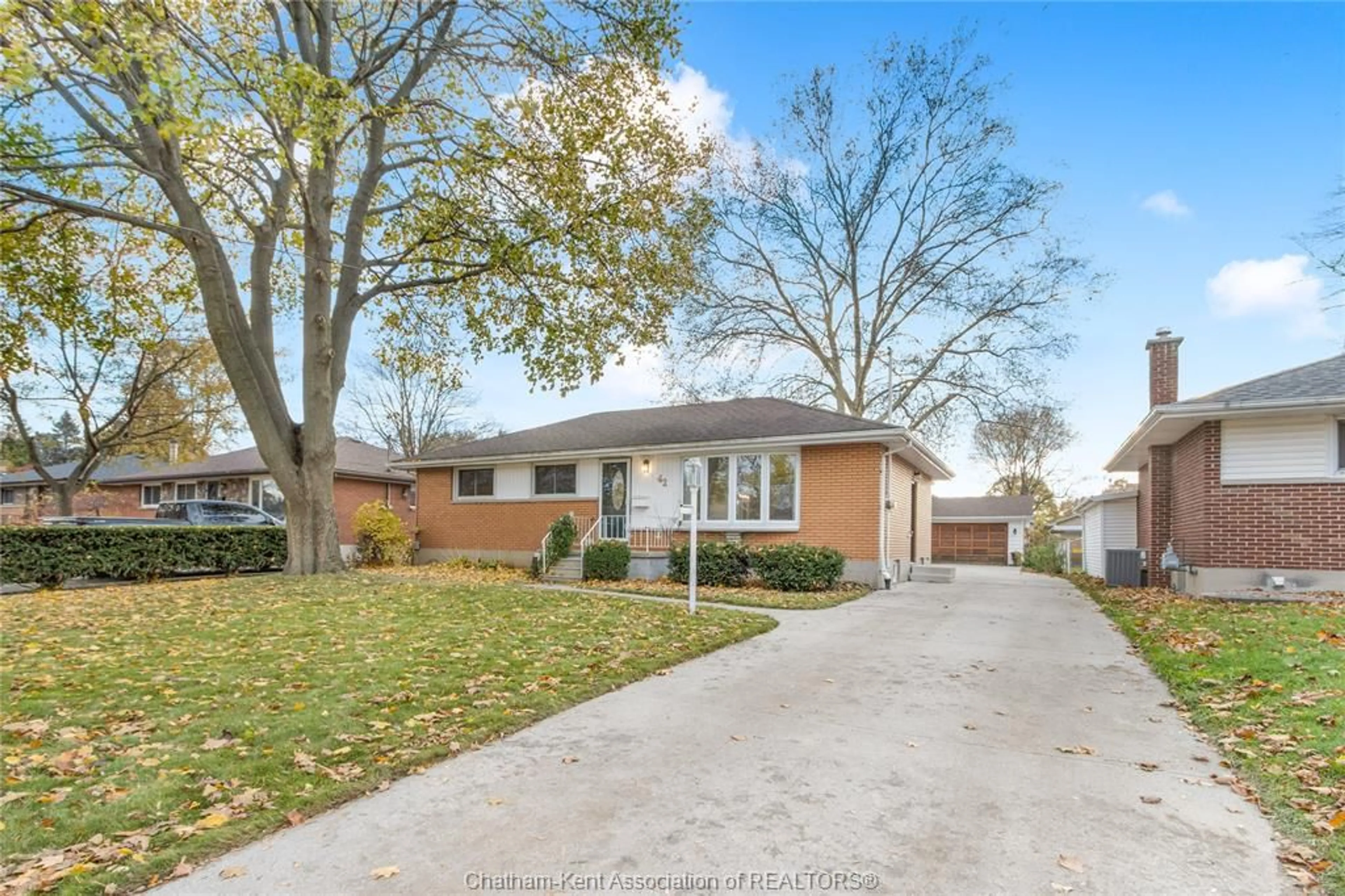 Home with brick exterior material, street for 42 LINCOLN Rd, Chatham Ontario N7M 4Y7