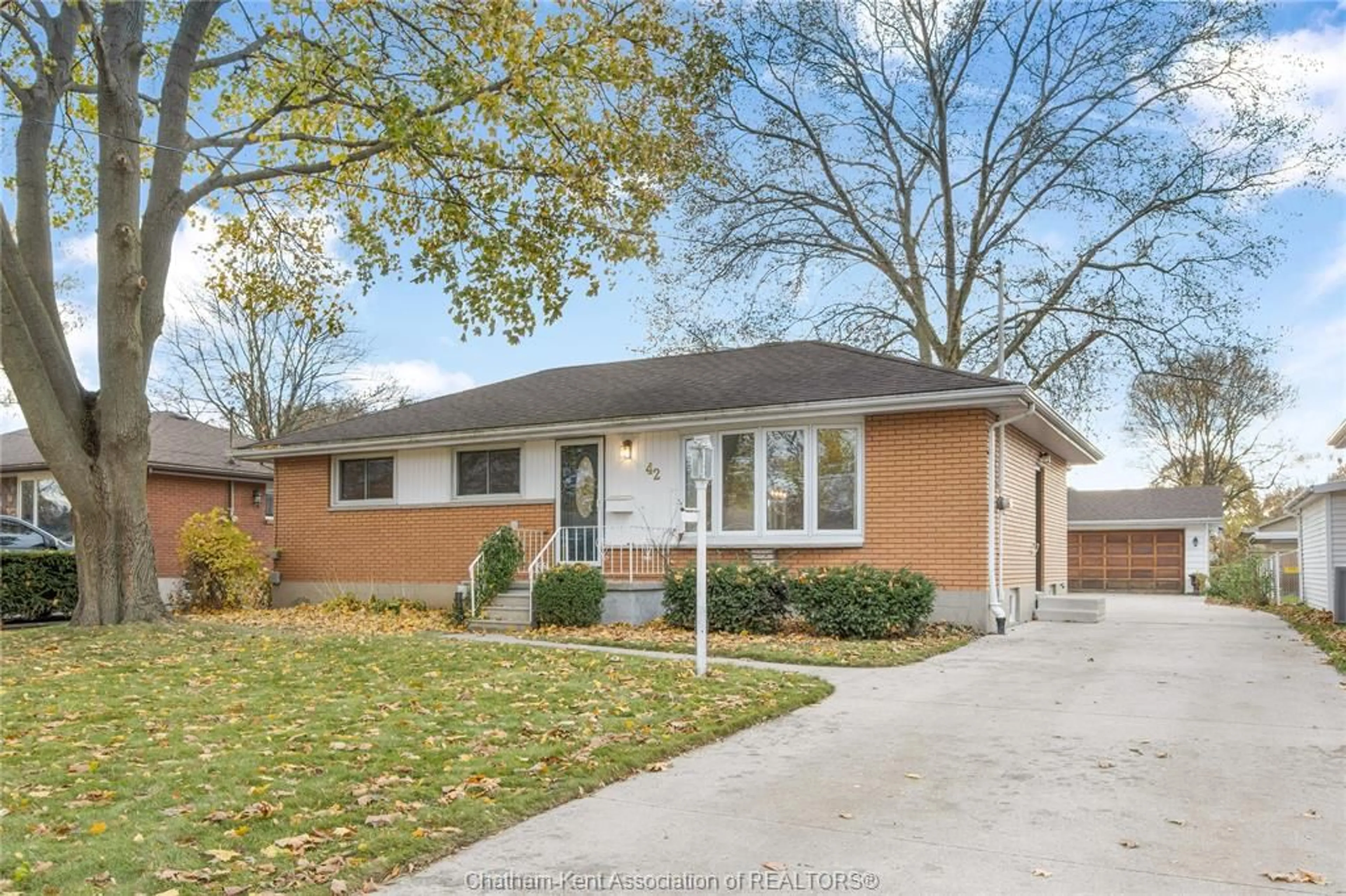 Home with brick exterior material, street for 42 LINCOLN Rd, Chatham Ontario N7M 4Y7