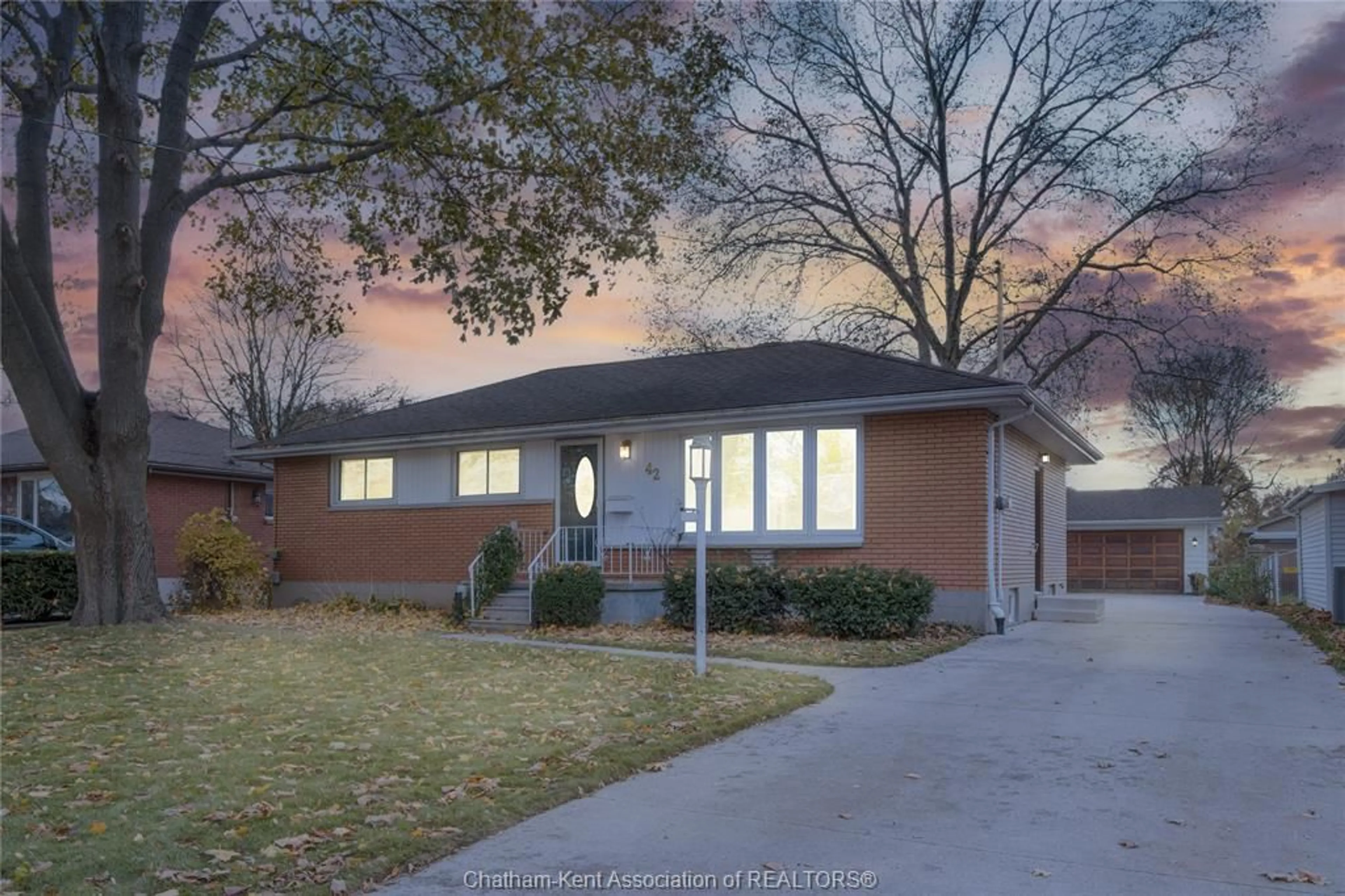 Home with brick exterior material, street for 42 LINCOLN Rd, Chatham Ontario N7M 4Y7