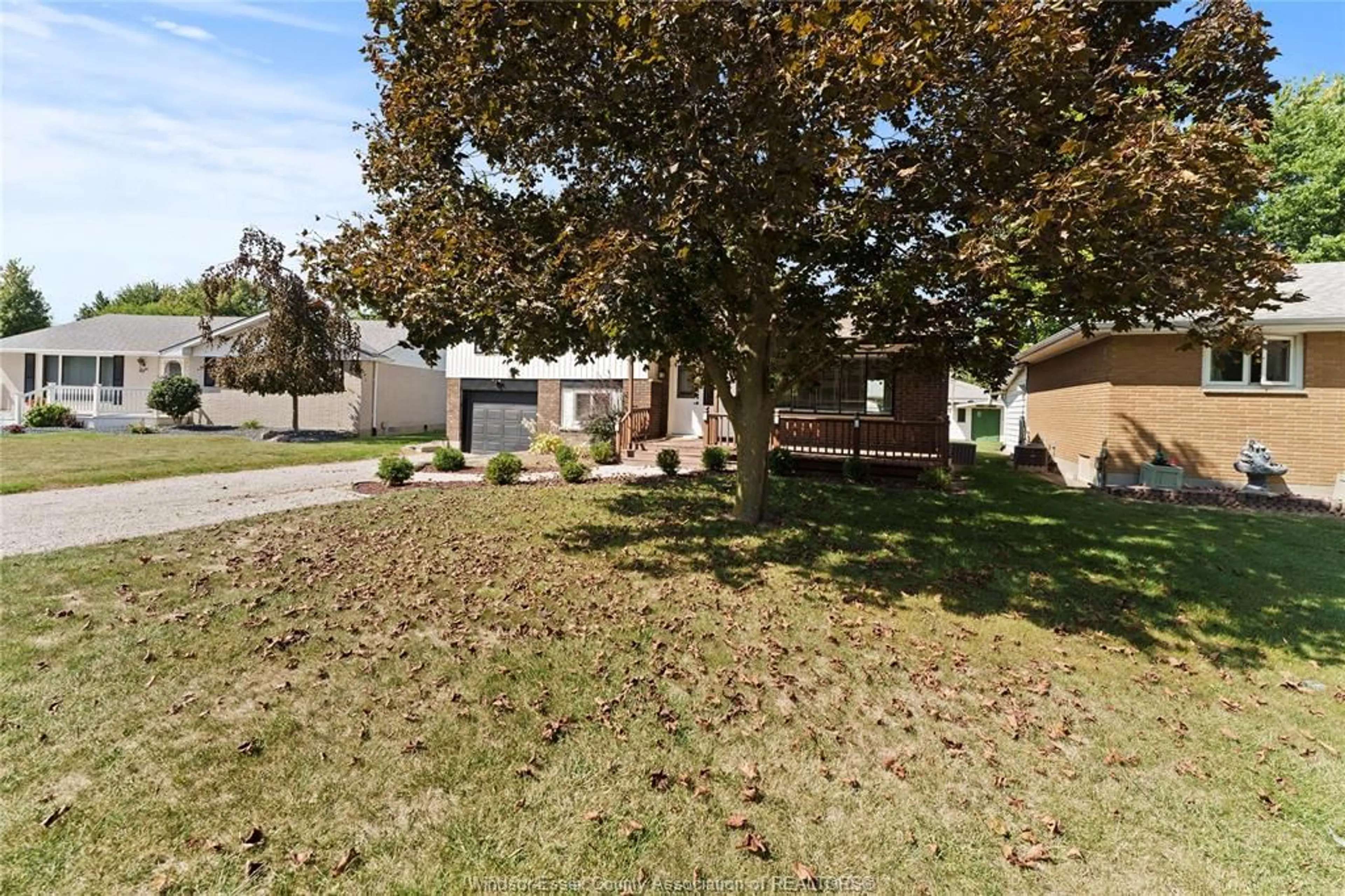 A pic from outside/outdoor area/front of a property/back of a property/a pic from drone, street for 6 Sunset Pl, Tilbury Ontario N0P 2L0