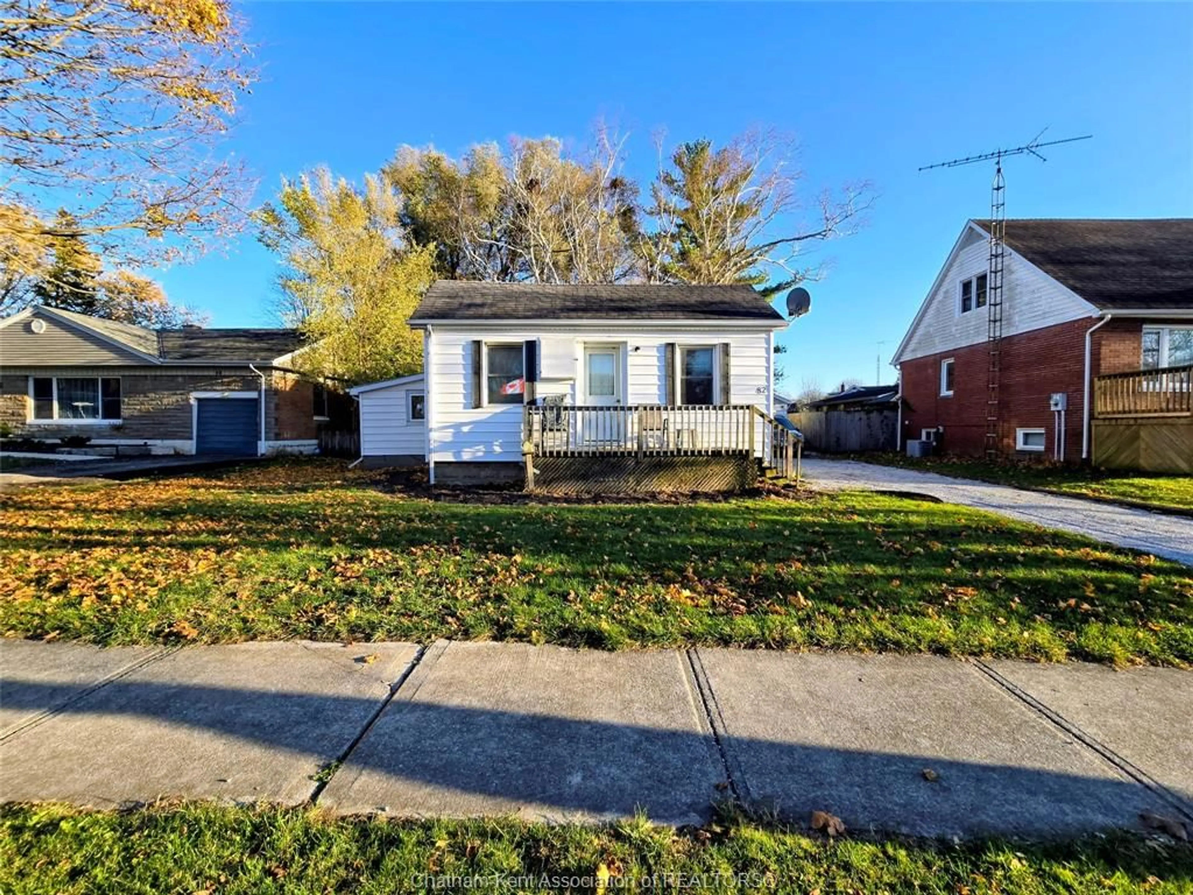 A pic from outside/outdoor area/front of a property/back of a property/a pic from drone, street for 82 Mercer St, Chatham Ontario N7M 4B1