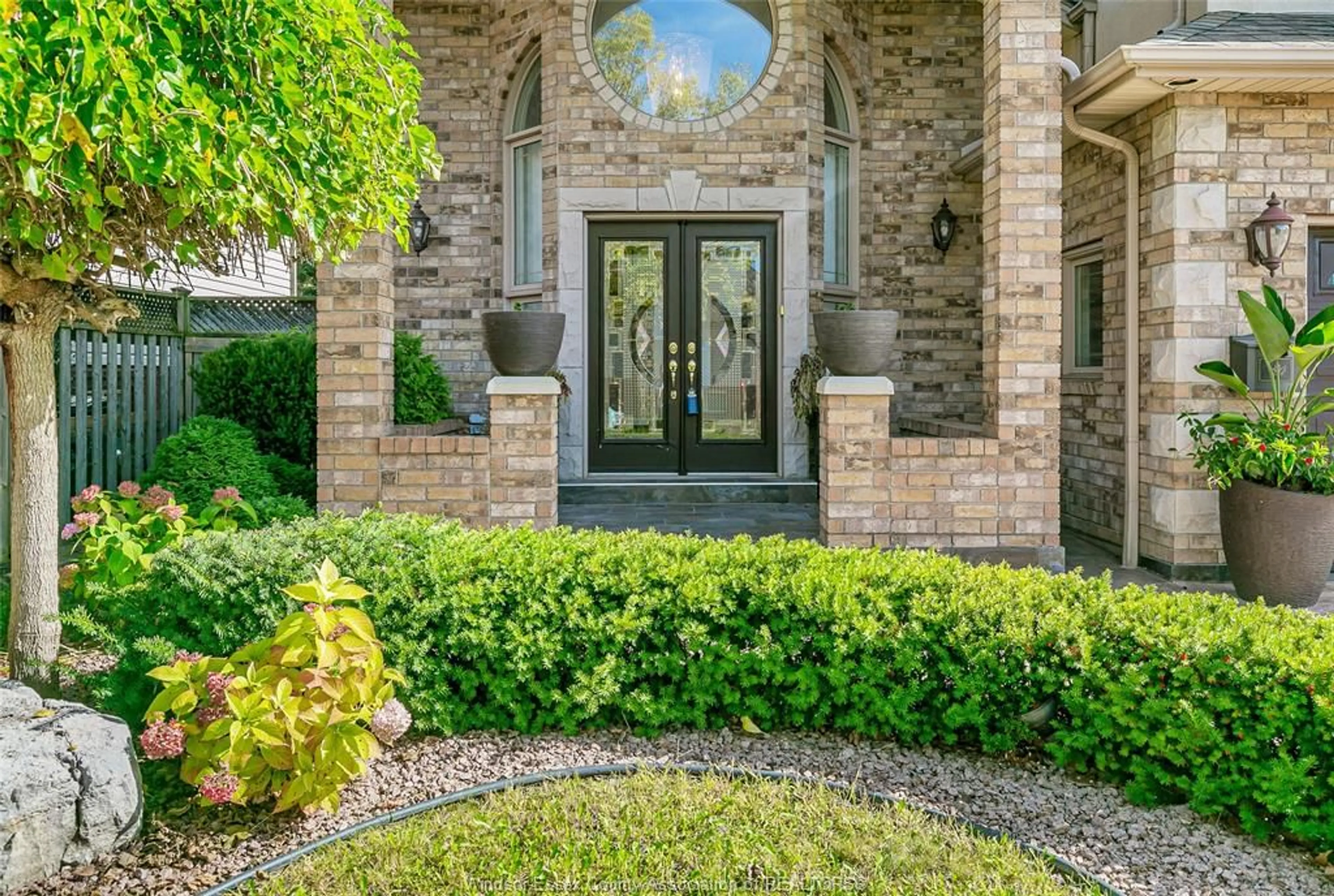Indoor entryway for 762 NEWPORT Cres, Windsor Ontario N9E 4Z5