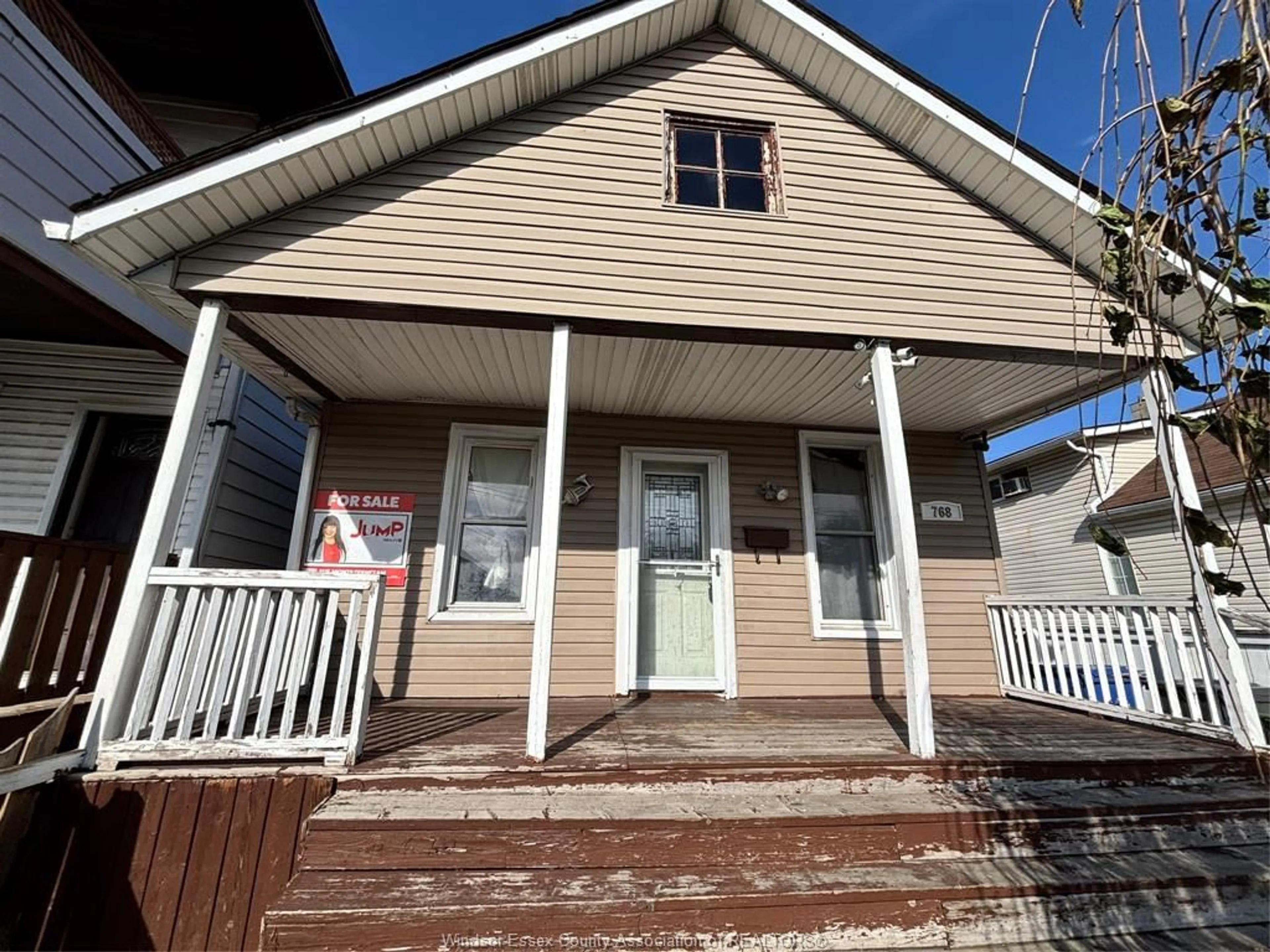 Home with vinyl exterior material, street for 768 BRANT, Windsor Ontario N9A 3E8