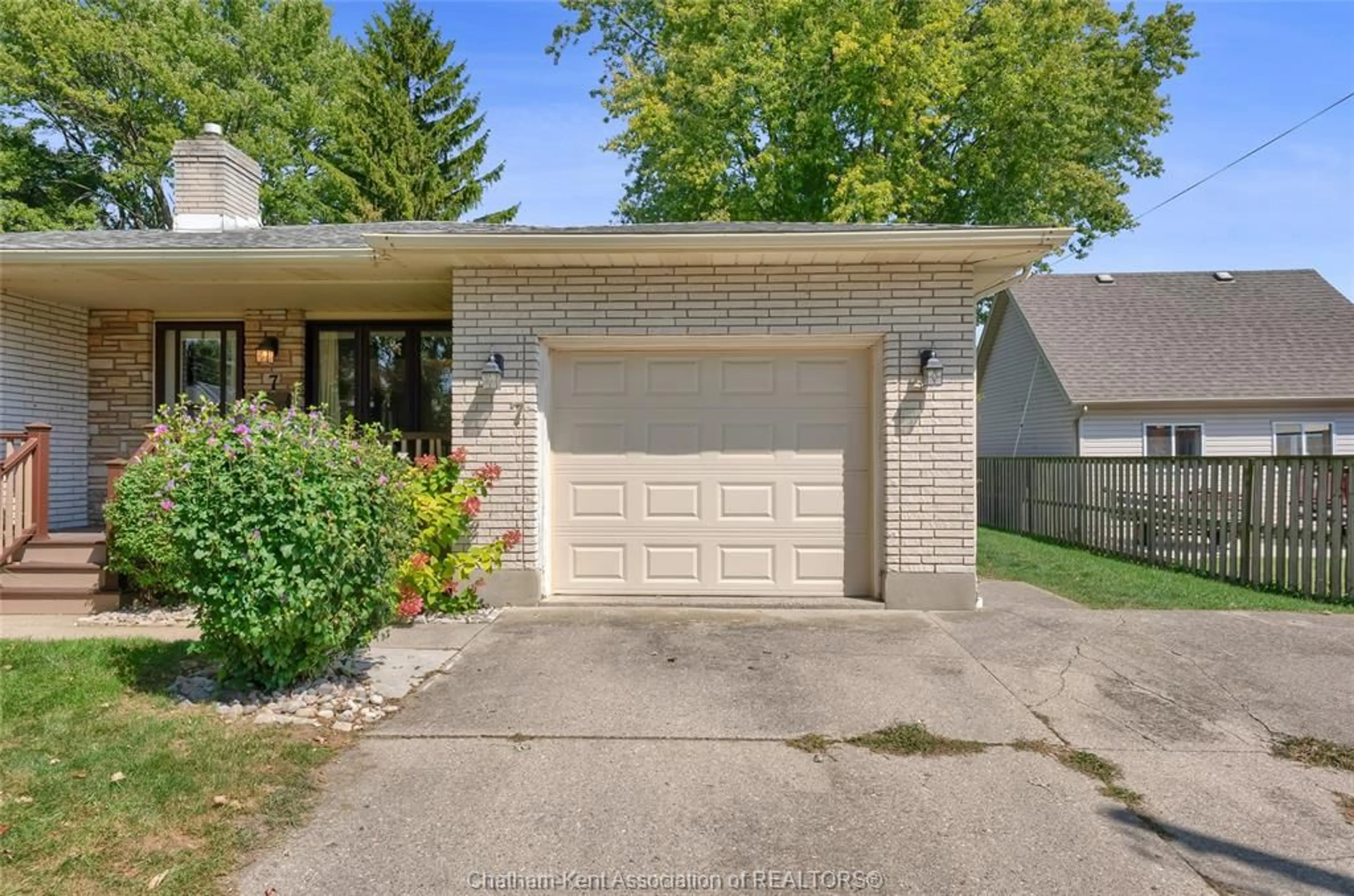 Home with brick exterior material, street for 7 Lawson Dr, Chatham Ontario N7L 2R1