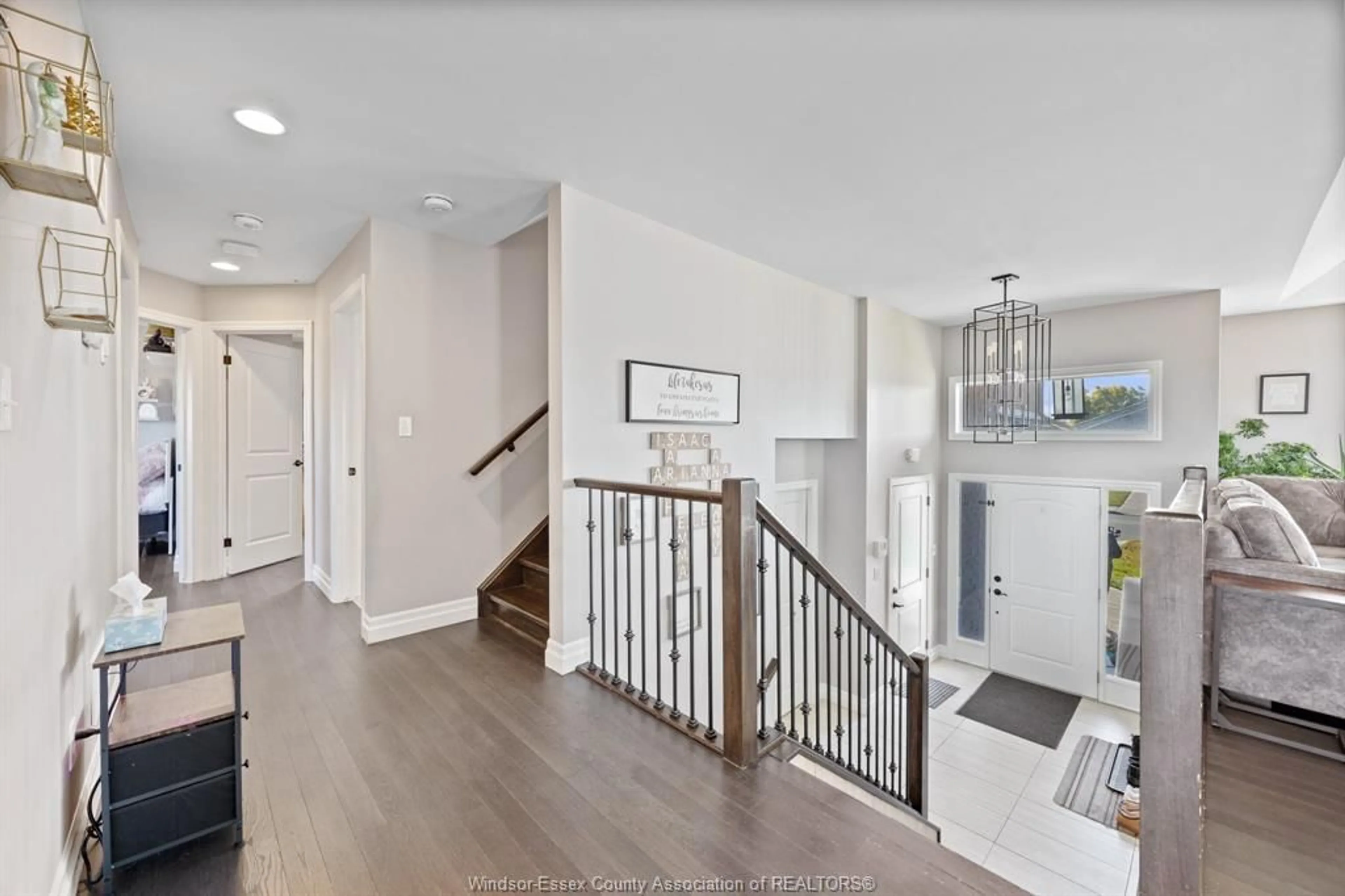 Indoor entryway for 298 WELSH Ave, Amherstburg Ontario N9V 4C8