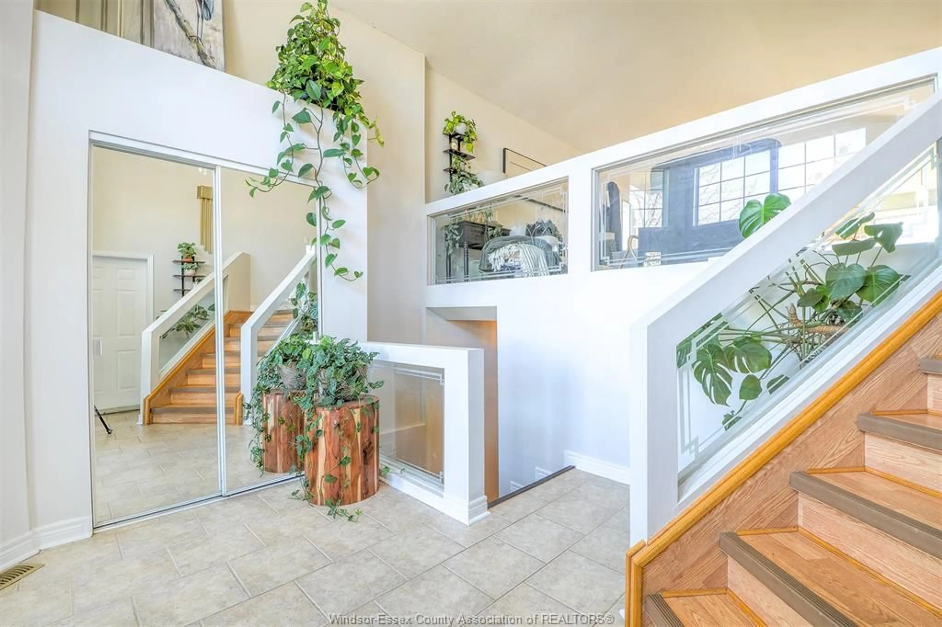 Indoor foyer for 1633 CHERRYWOOD St, Lakeshore Ontario N0R 1A0