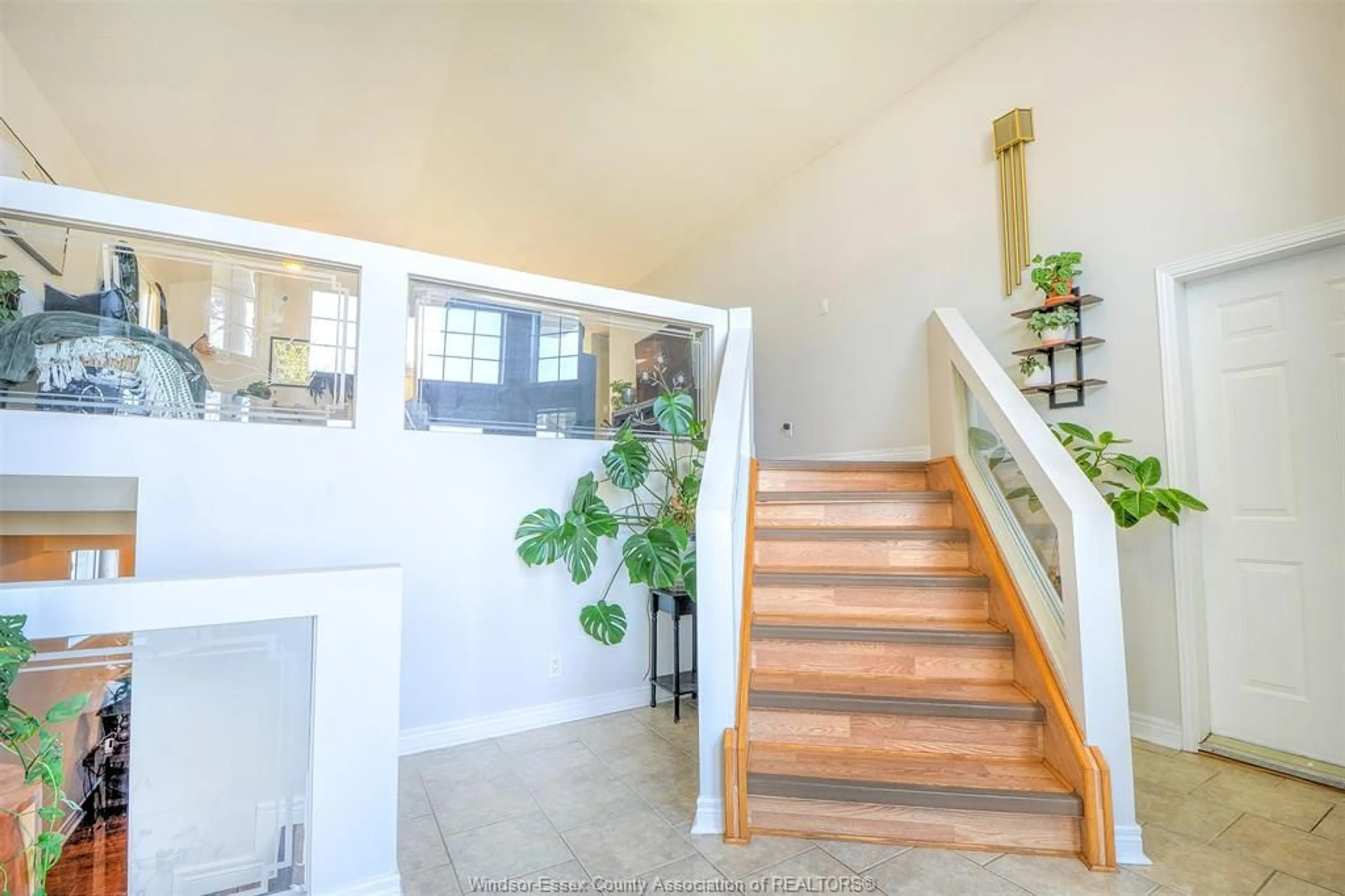 Indoor entryway for 1633 CHERRYWOOD St, Lakeshore Ontario N0R 1A0