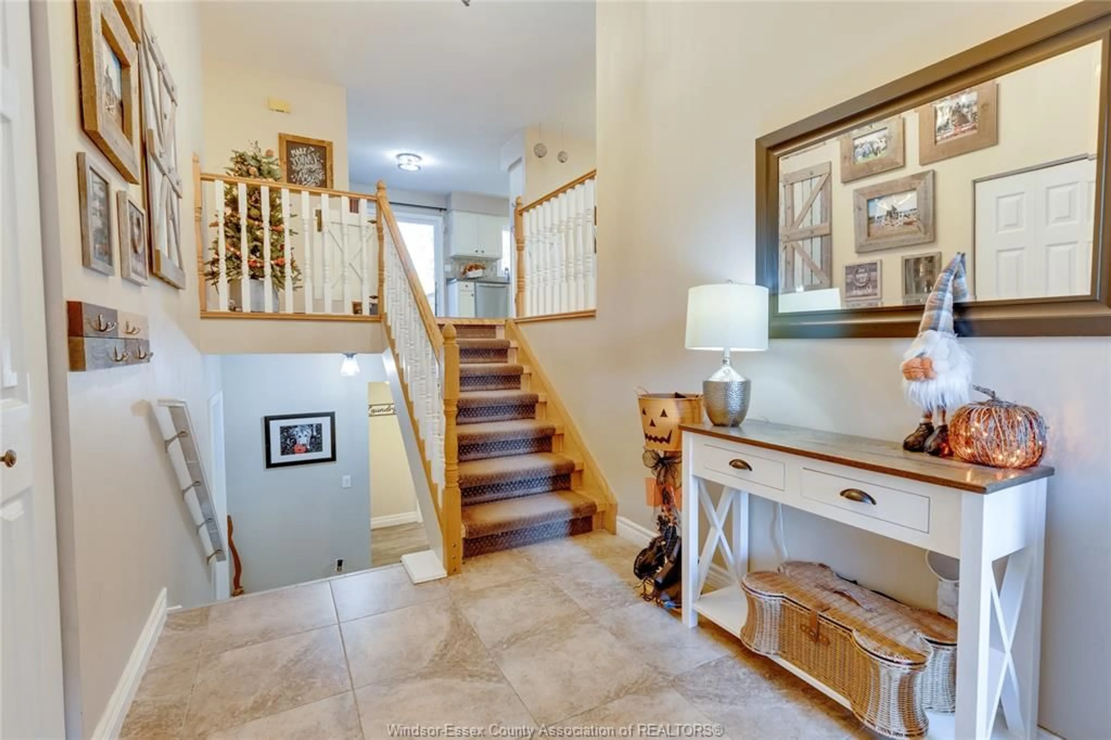 Indoor foyer for 217 BEECHWOOD Dr, Lakeshore Ontario N0R 1A0