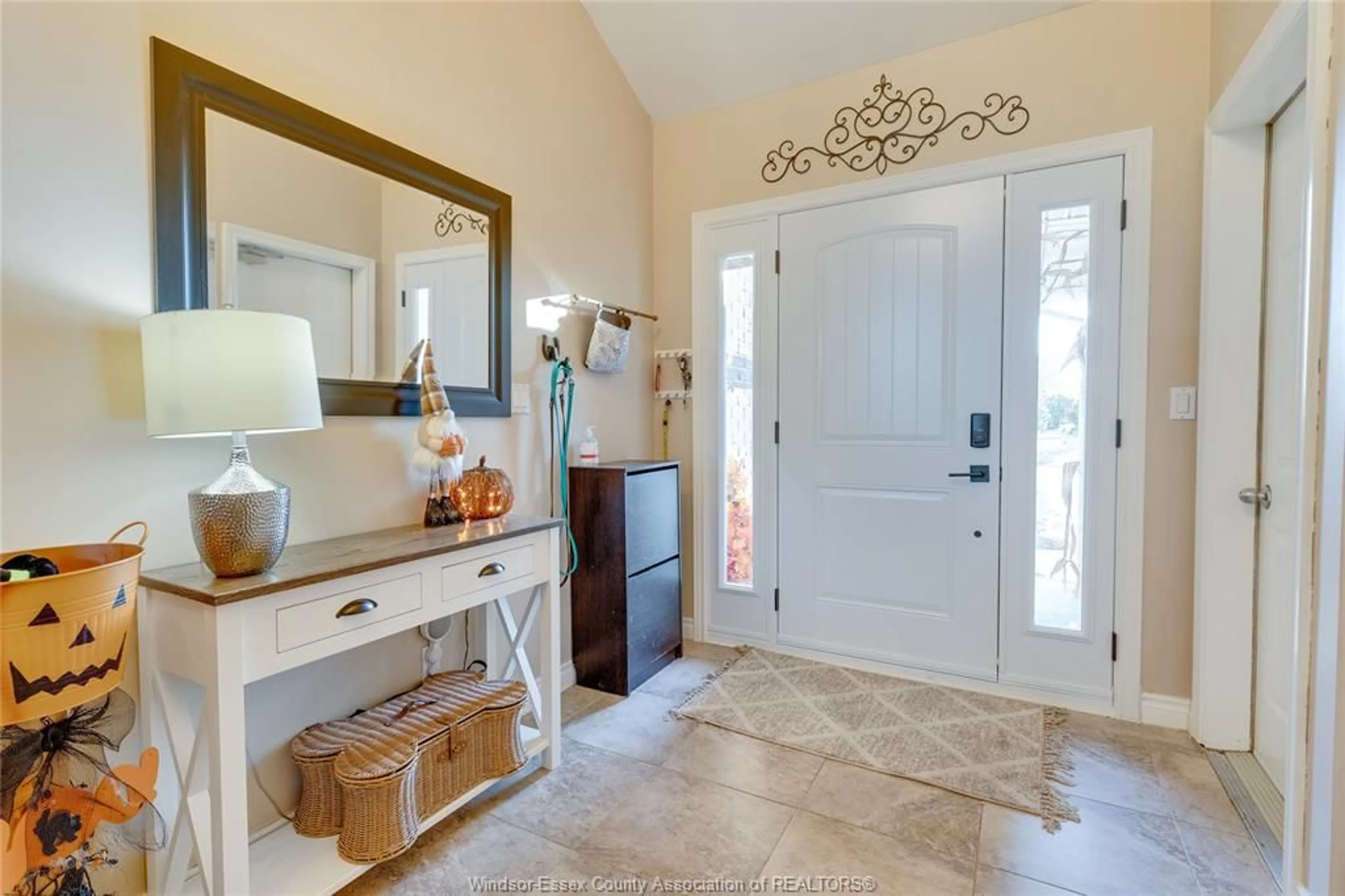 Indoor entryway for 217 BEECHWOOD Dr, Lakeshore Ontario N0R 1A0